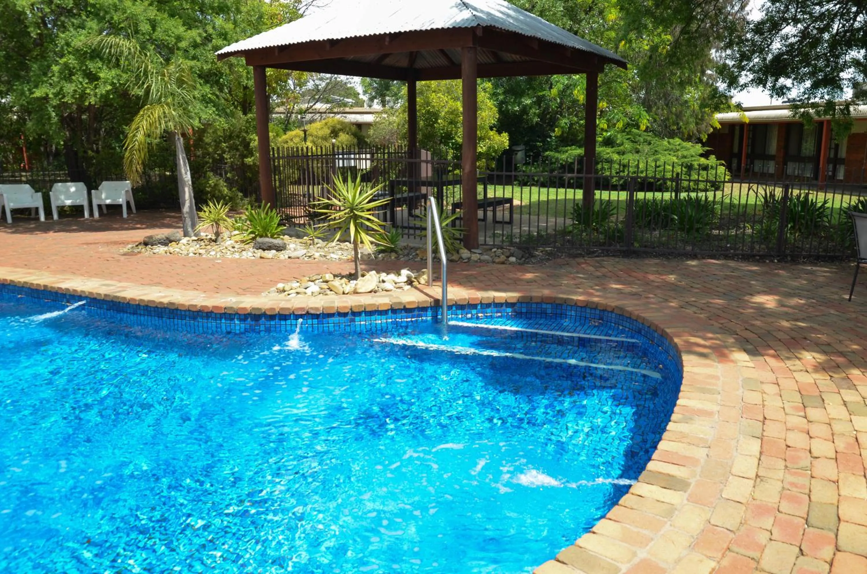 Swimming pool in River Country Inn
