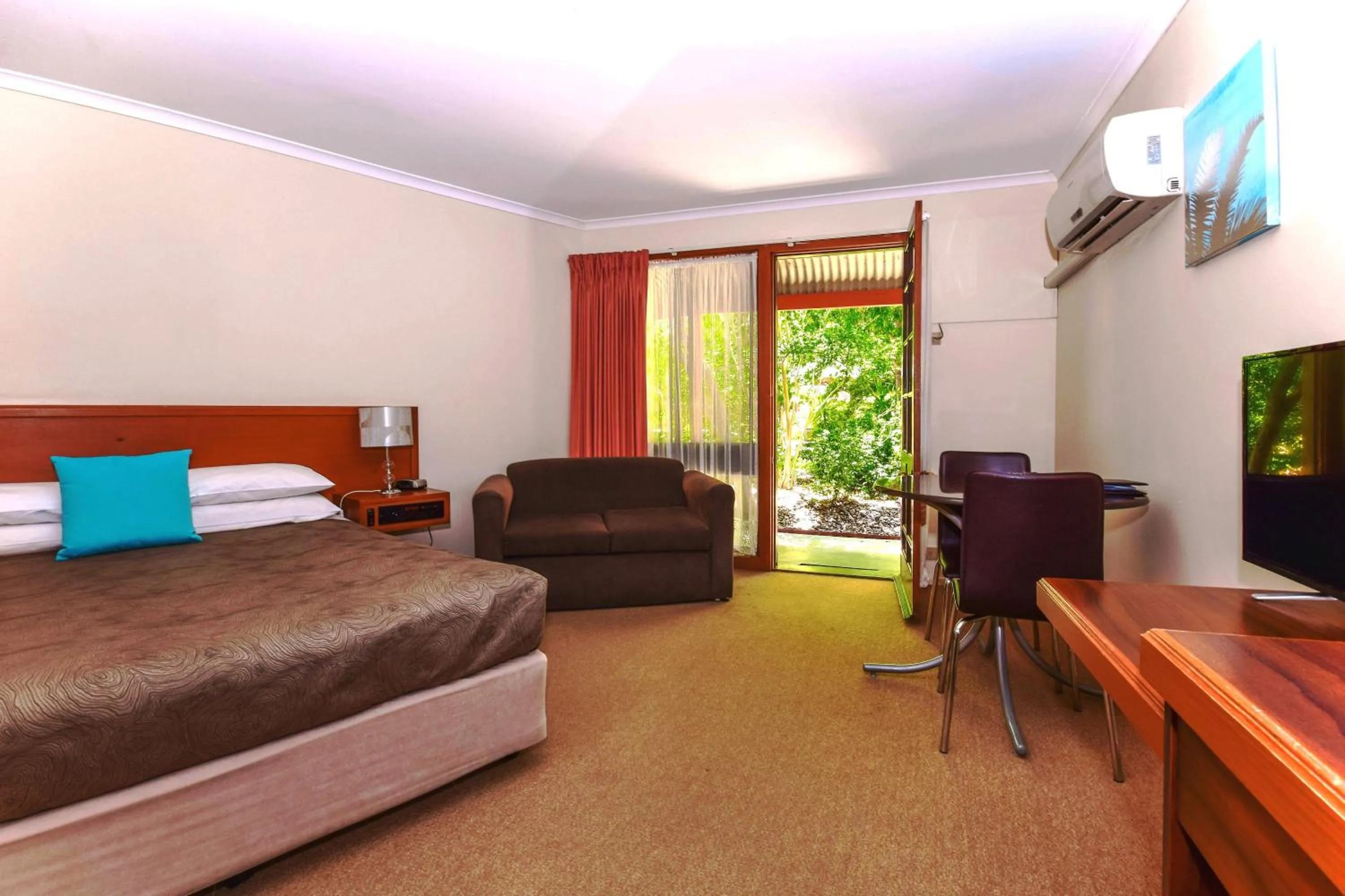 Dining area in River Country Inn