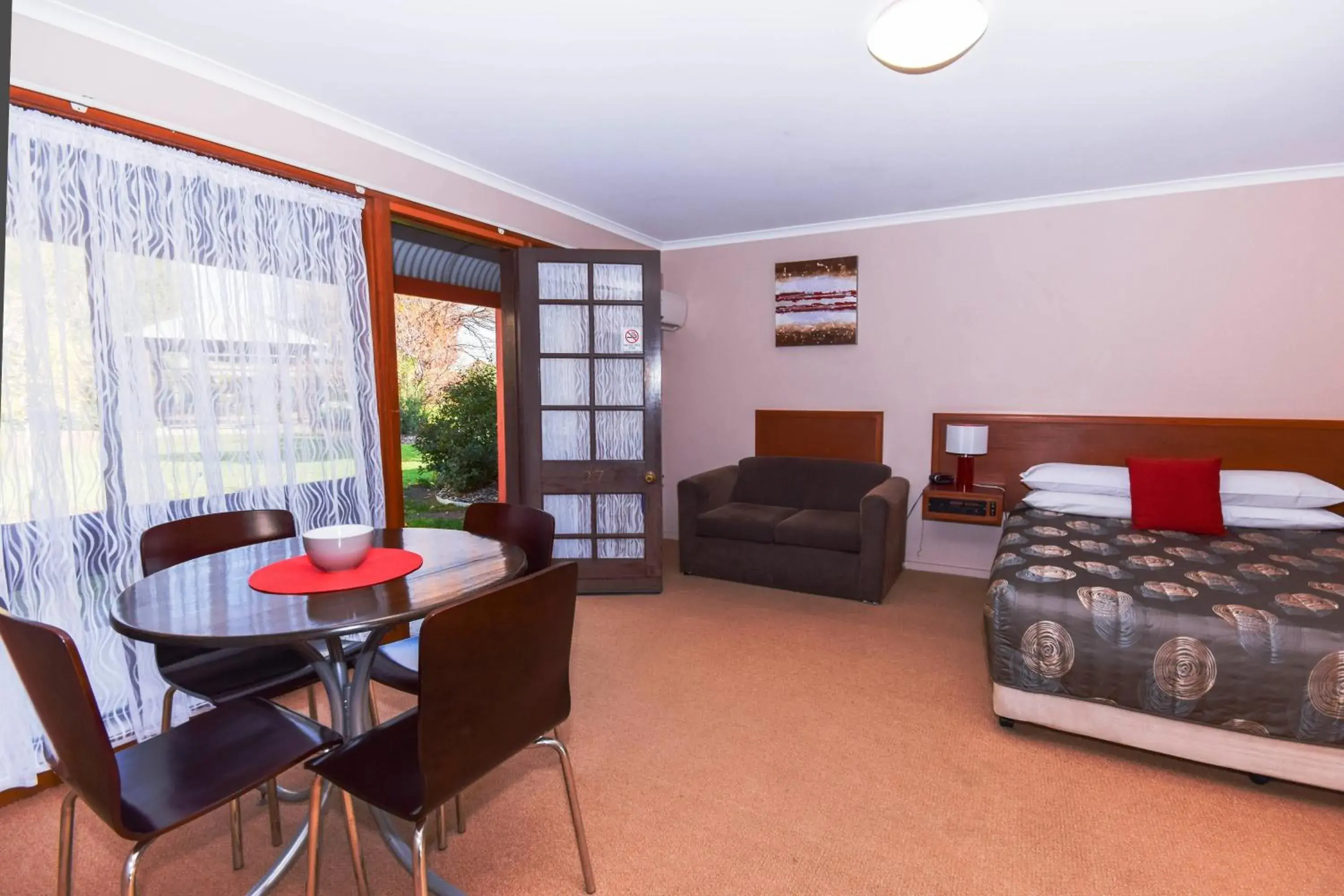 Two Room Unit with Garden View - 2 Queen Beds in River Country Inn Two Room Unit with Garden View - 2 Queen Beds in River Country Inn