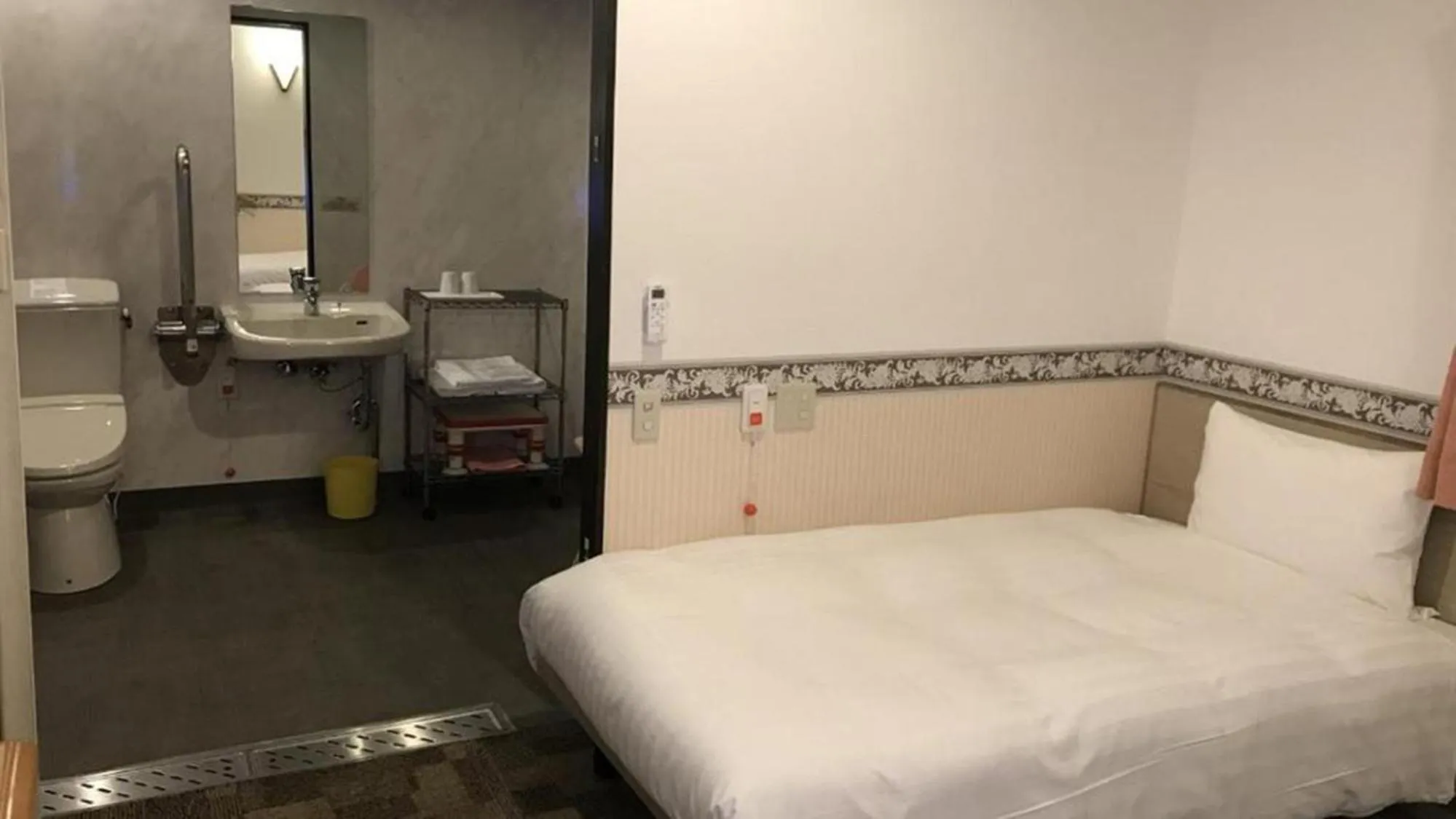 Bedroom in Toyoko Inn Sendai Higashi-guchi No 2