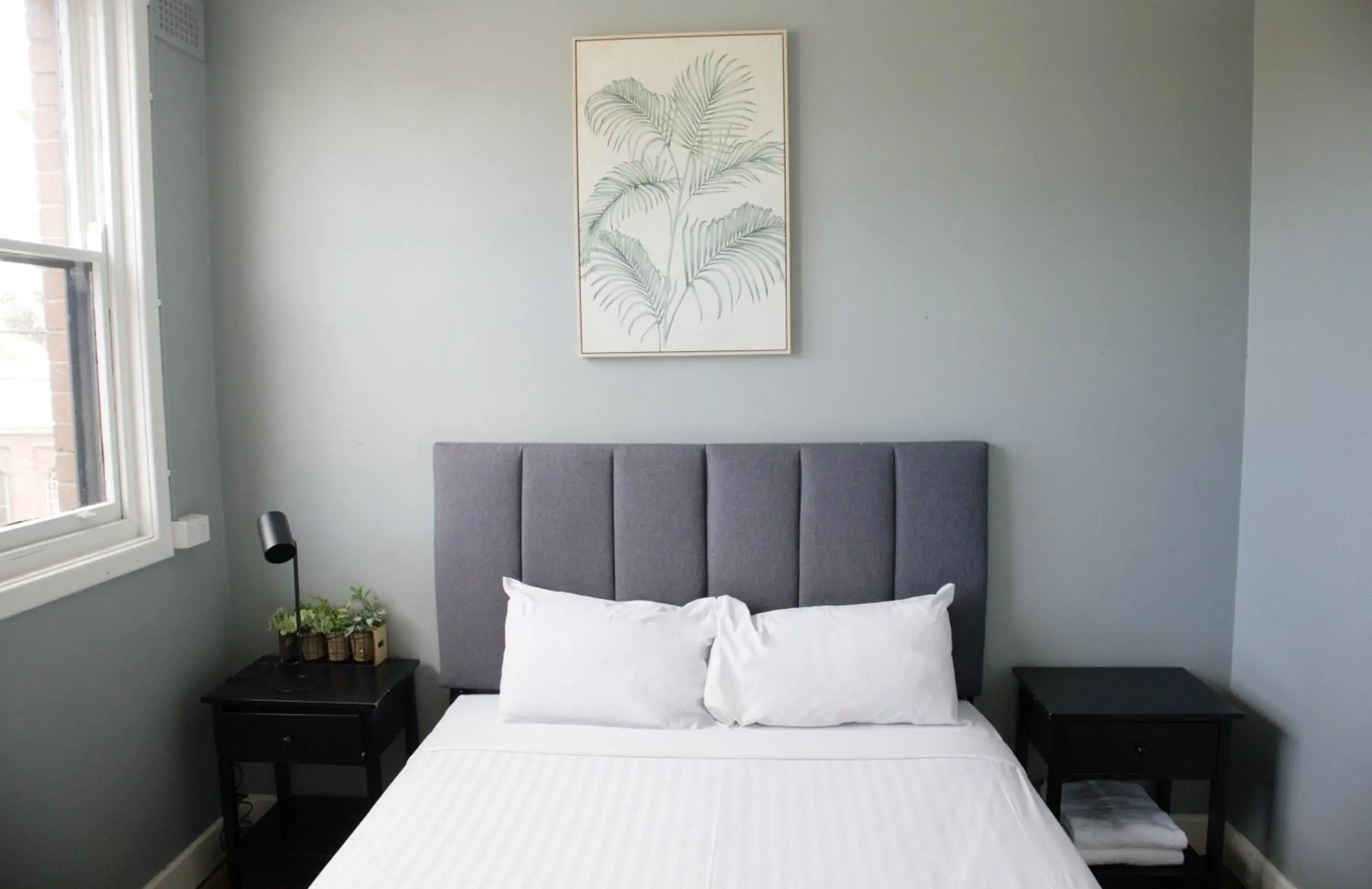 Queen Room with Shared Bathroom in The Colliery Inn, Wallsend Queen Room with Shared Bathroom in The Colliery Inn, Wallsend