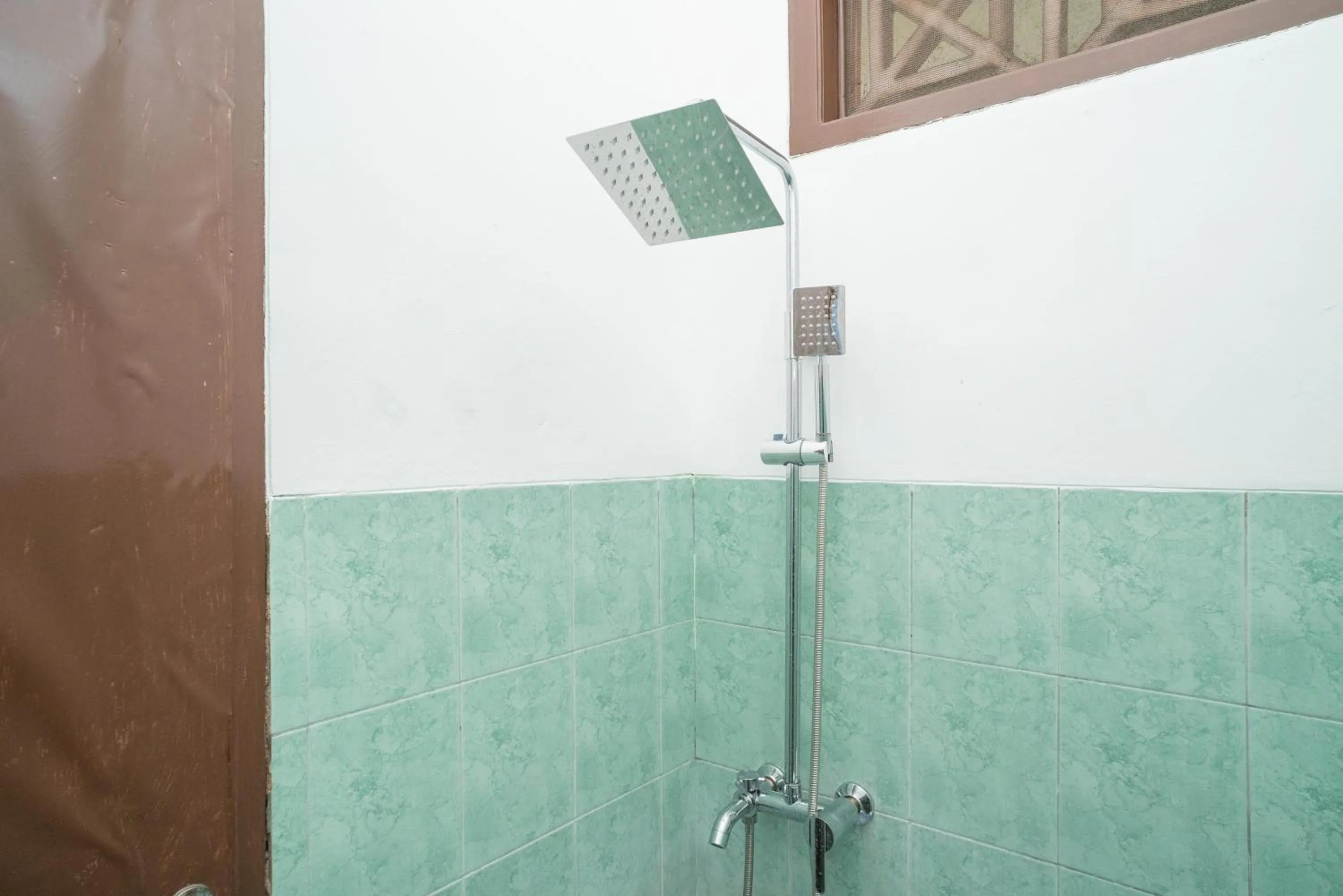 Bathroom in RedDoorz near Bundaran Ciceri