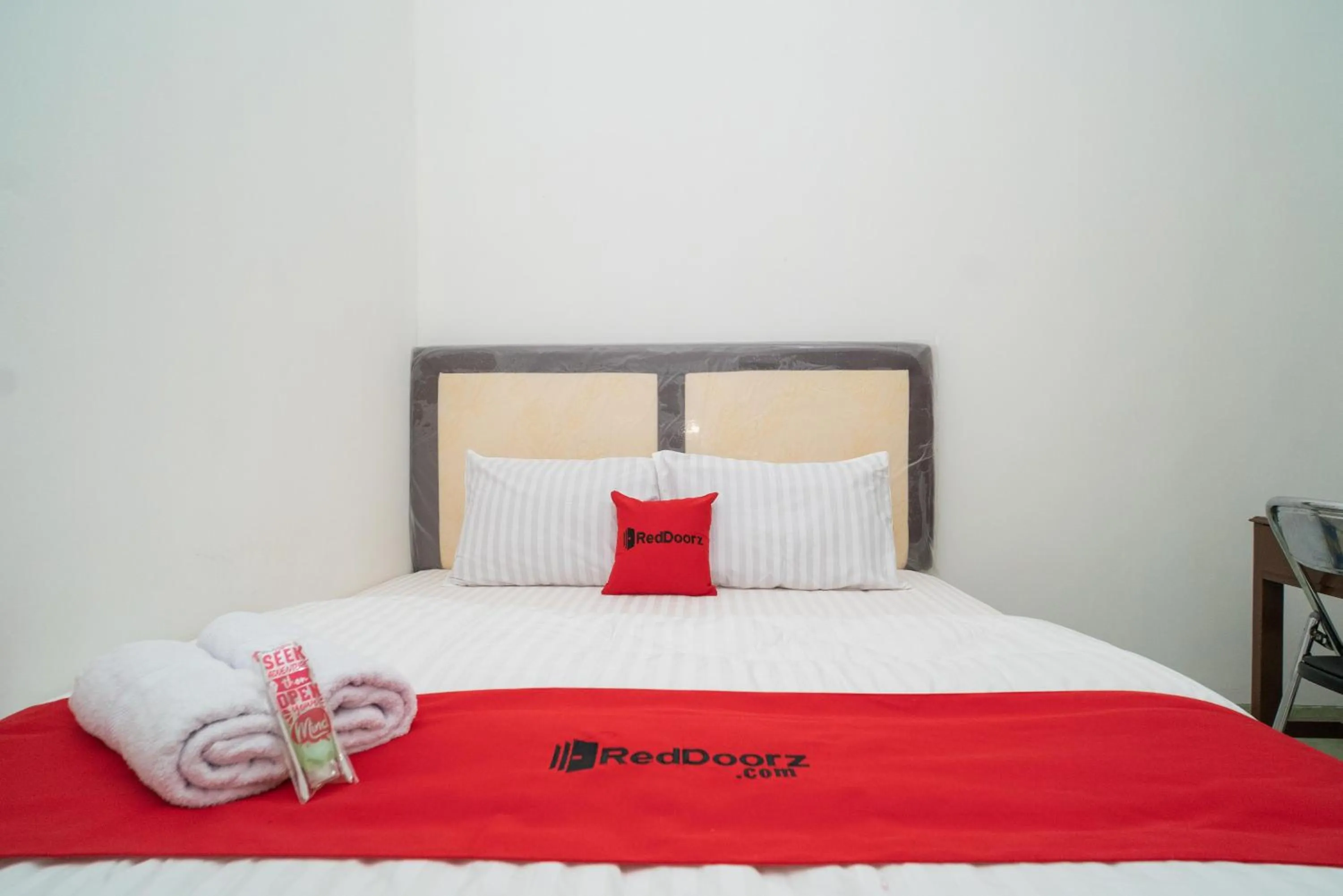 RedDoorz near Bundaran Ciceri