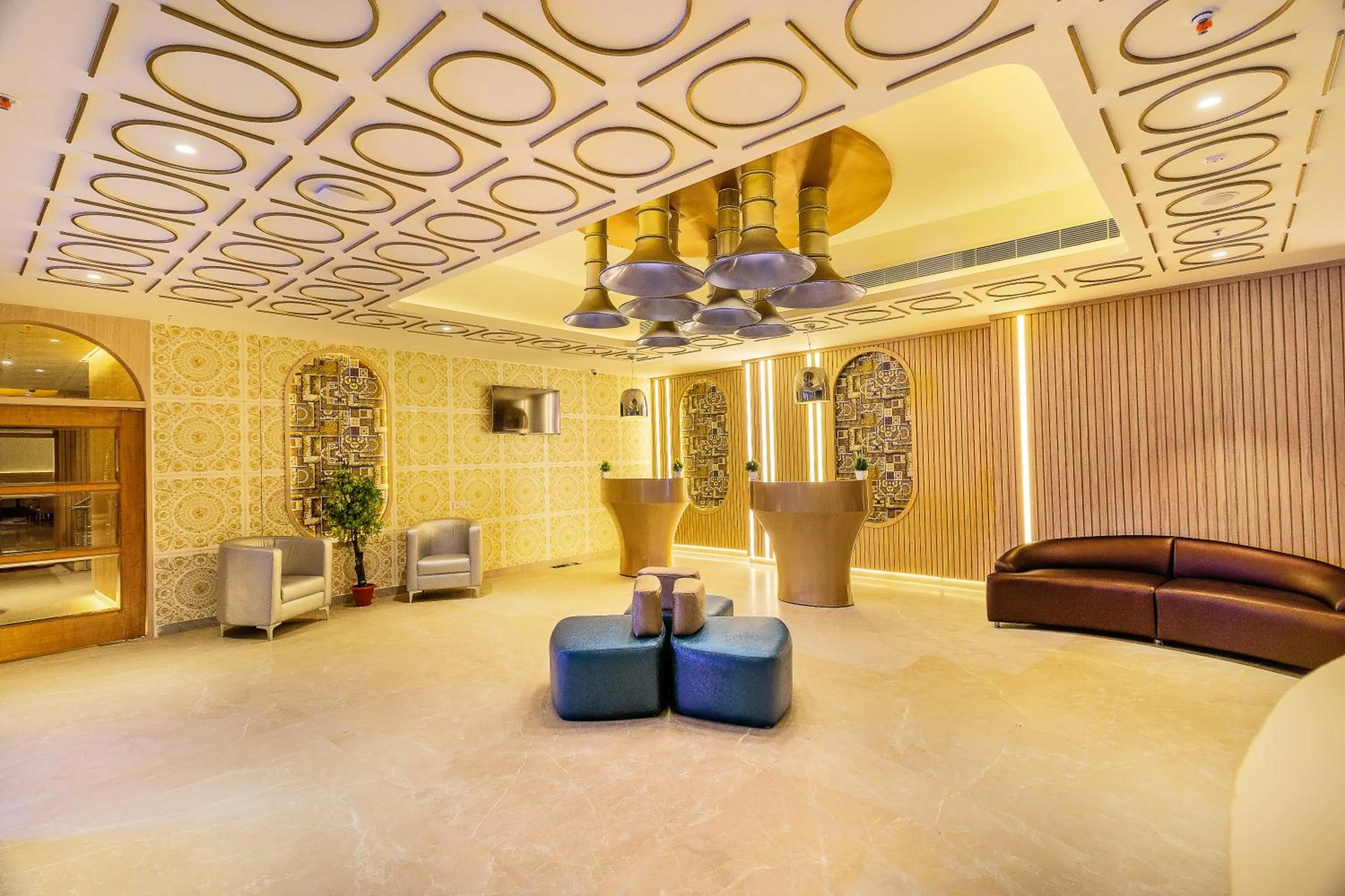 Lobby or reception in Hotel Jagadish International-Sankey Road