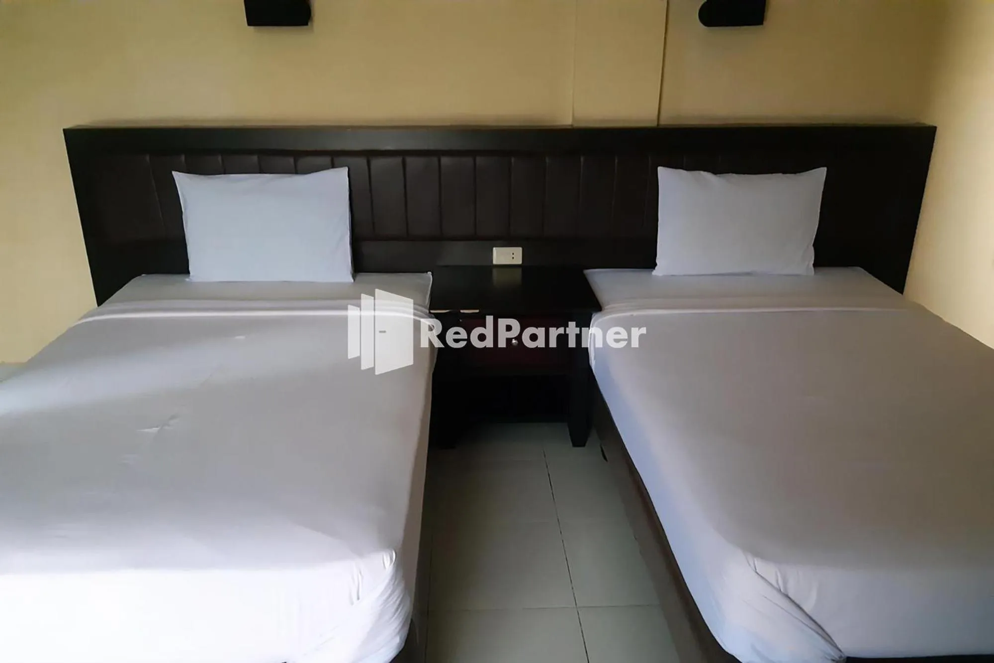 Bedroom in Carolina Transit Medan Mitra RedDoorz