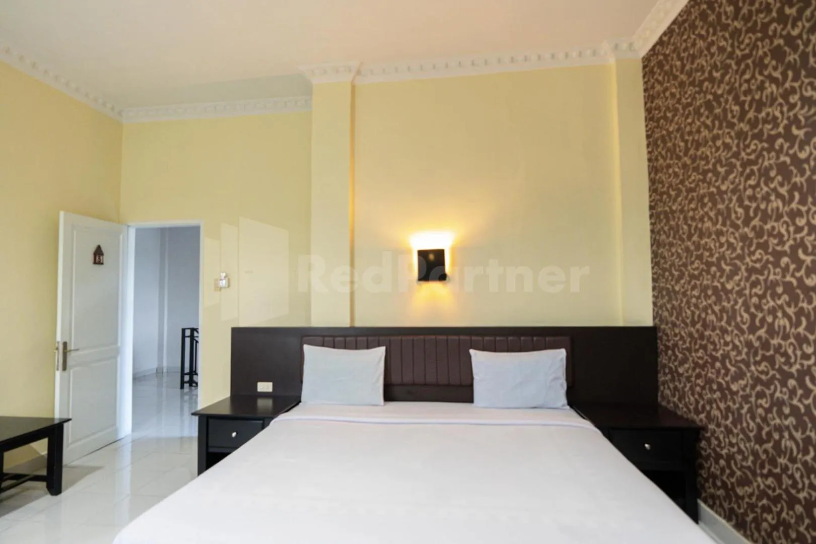 Bedroom in Carolina Transit Medan Mitra RedDoorz