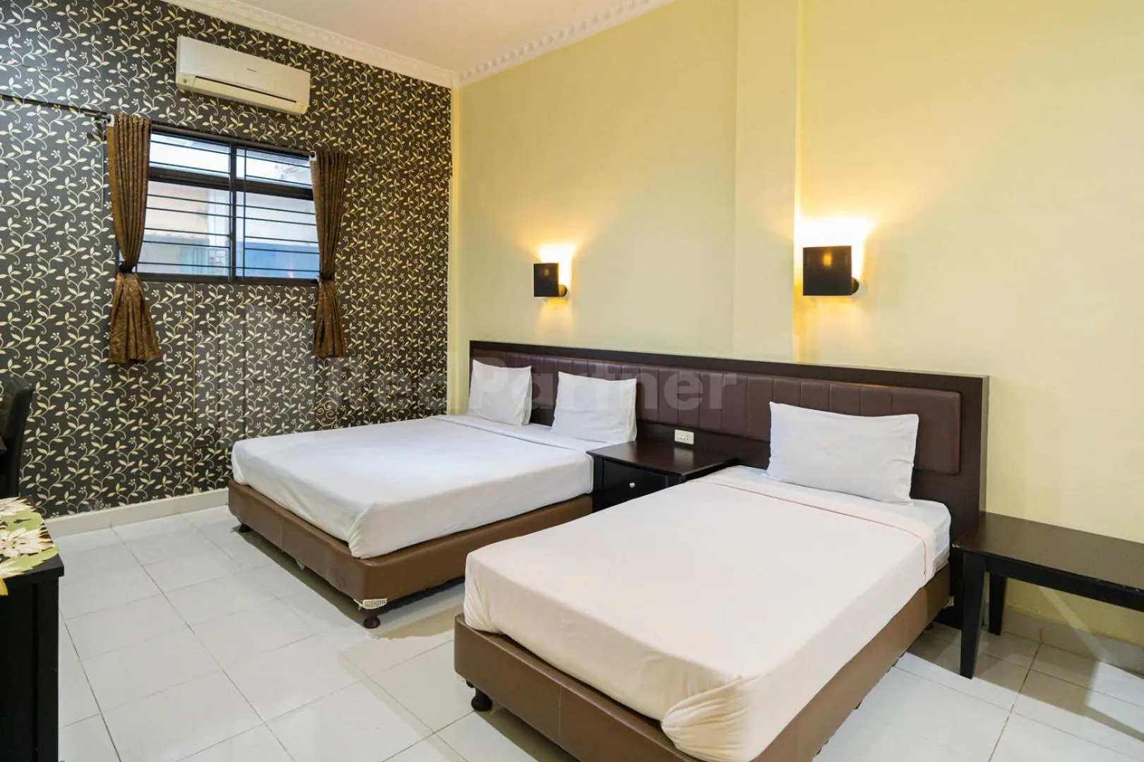 Bedroom in Carolina Transit Medan Mitra RedDoorz