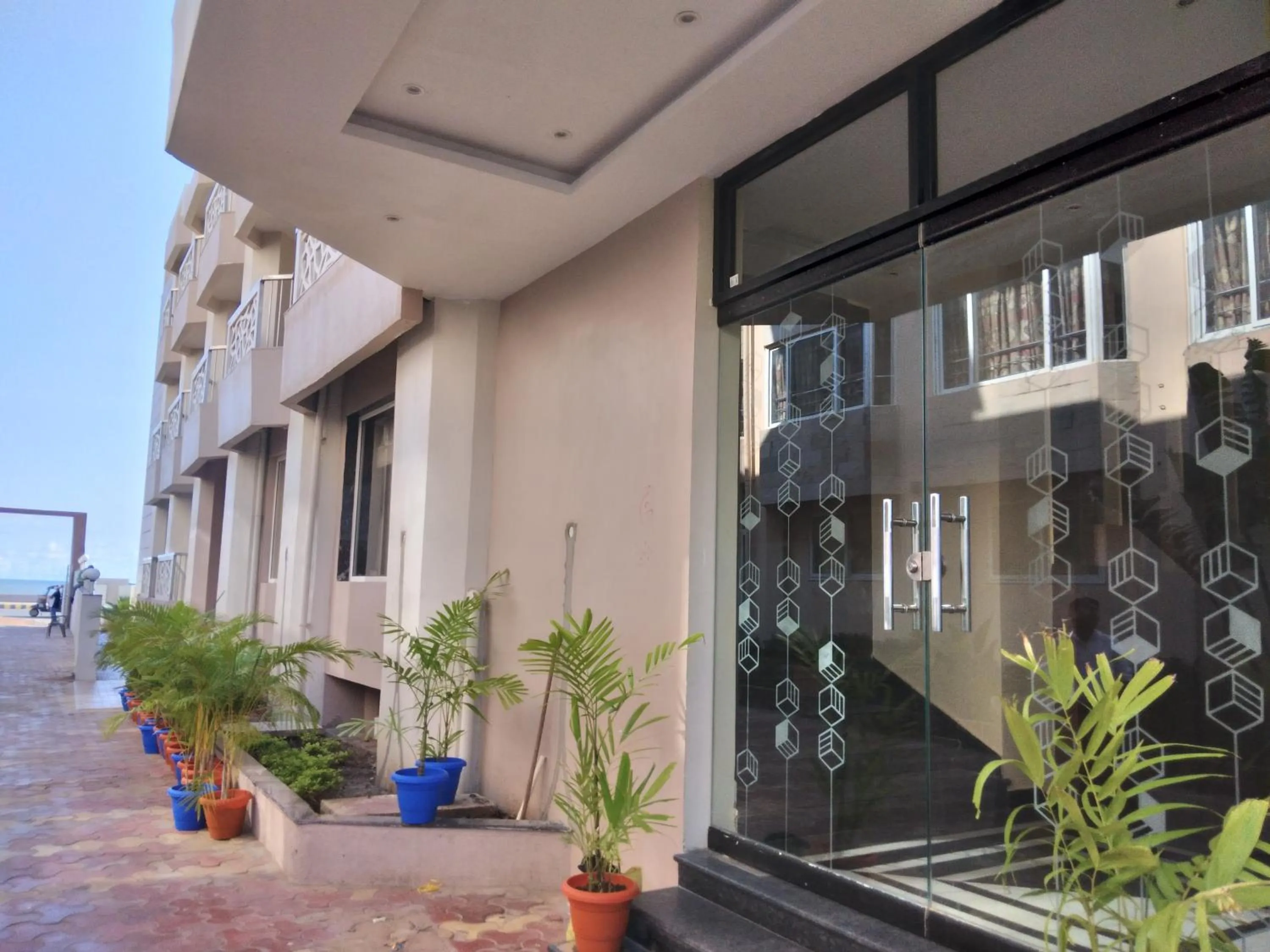 Facade/entrance in HOTEL NILADRI PREMIUM