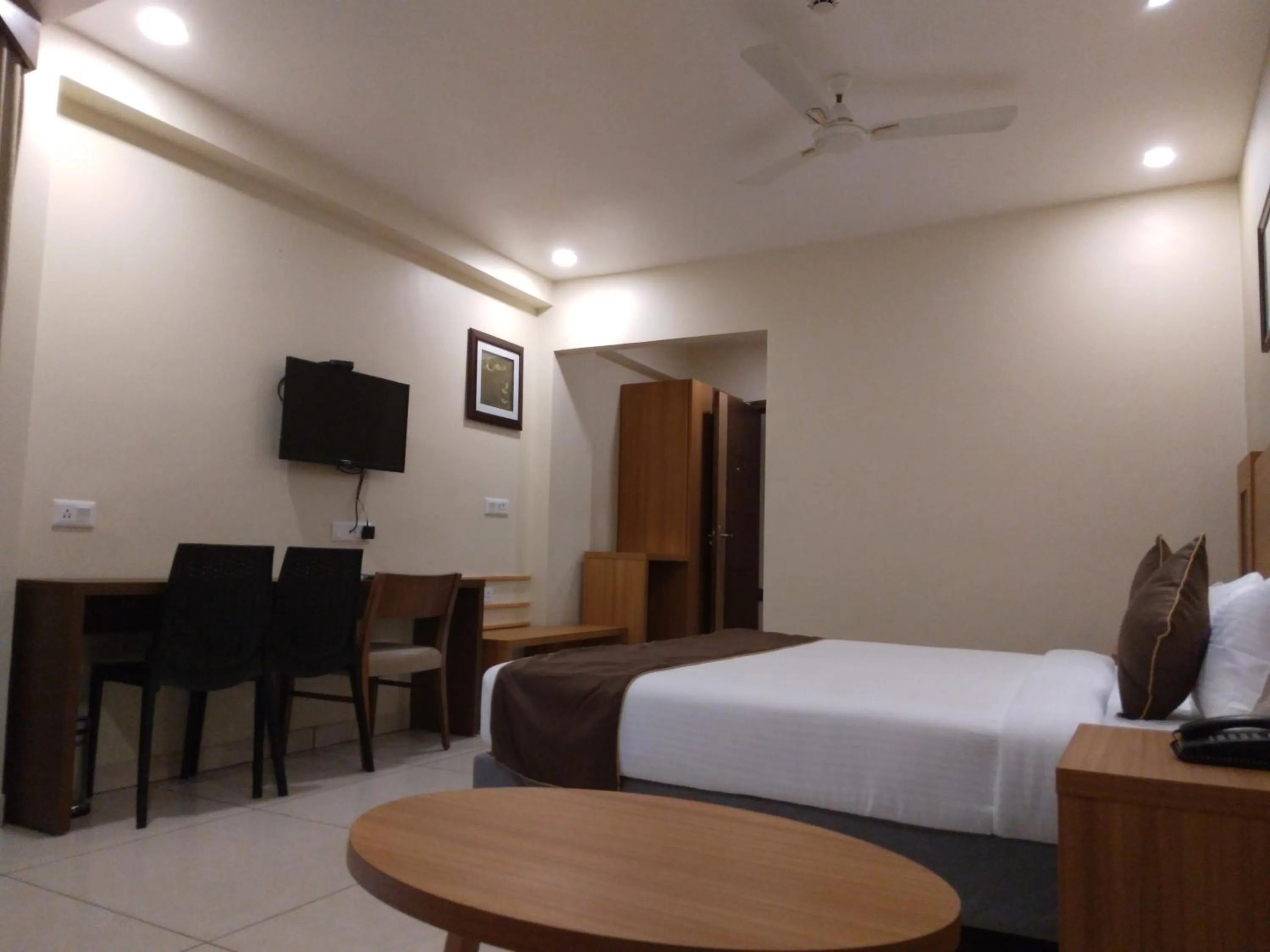 Area and facilities, Bed in HOTEL NILADRI PREMIUM