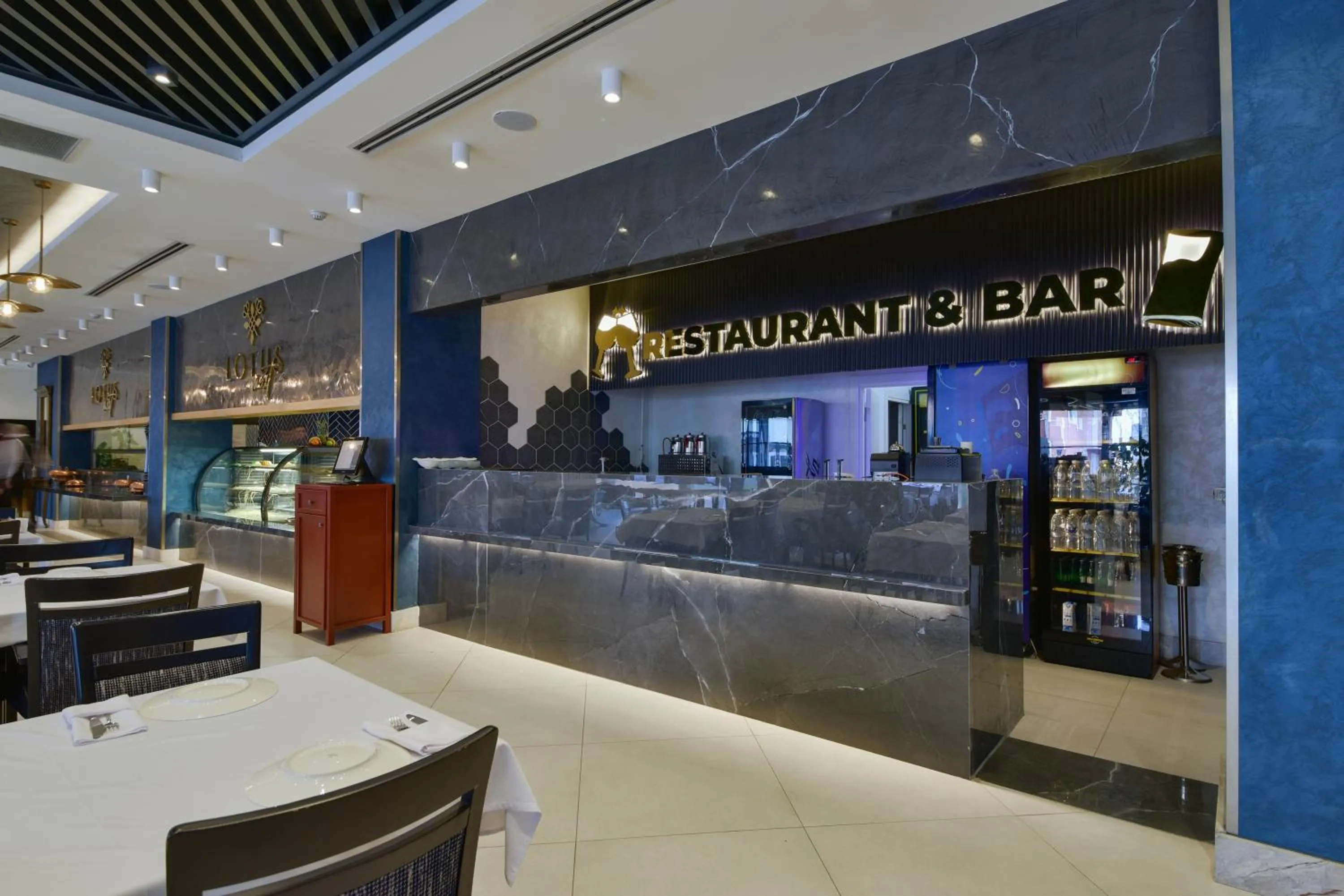 Lounge or bar in La Flora House Hotel