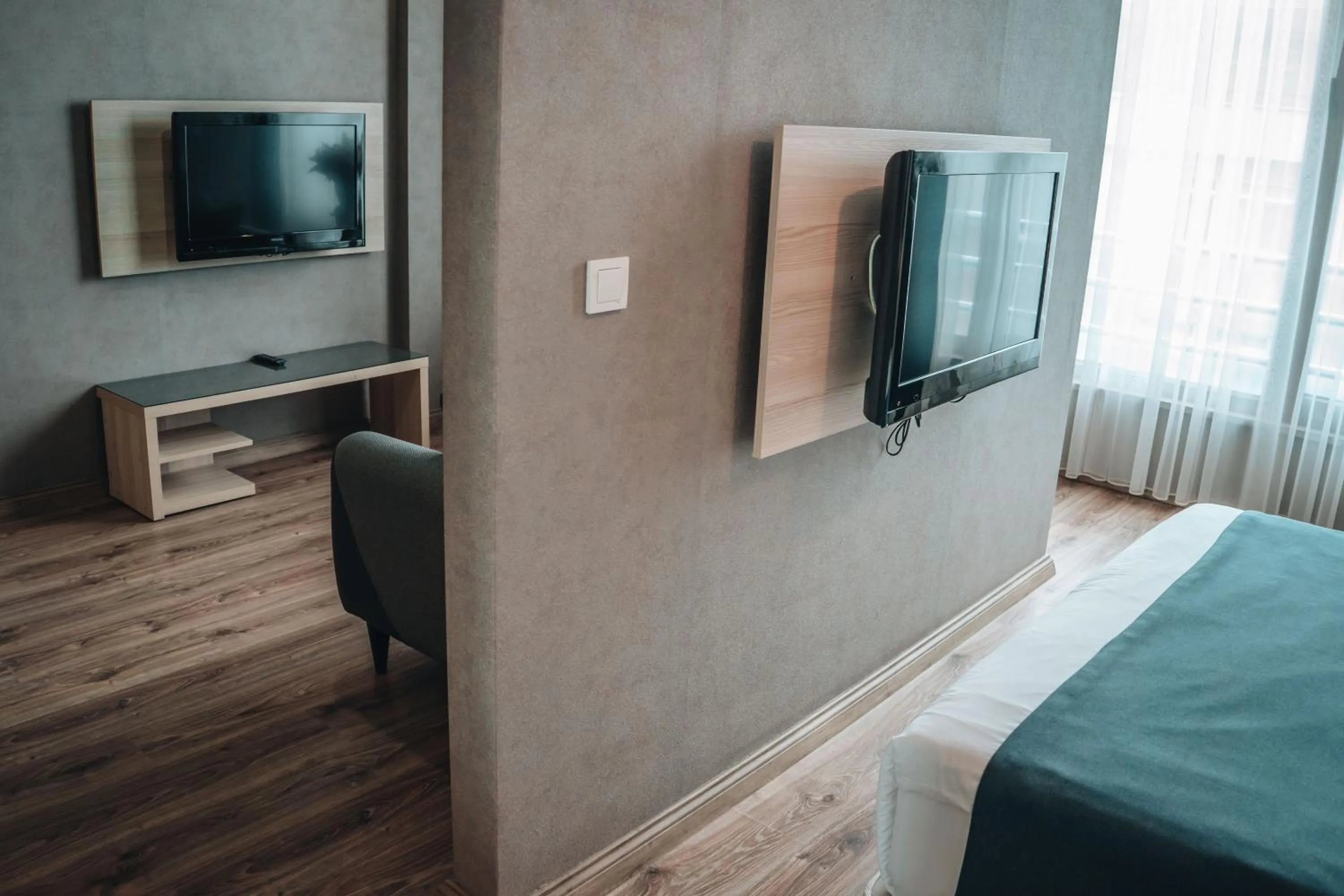 Photo of the whole room, Bed in La Flora House Hotel