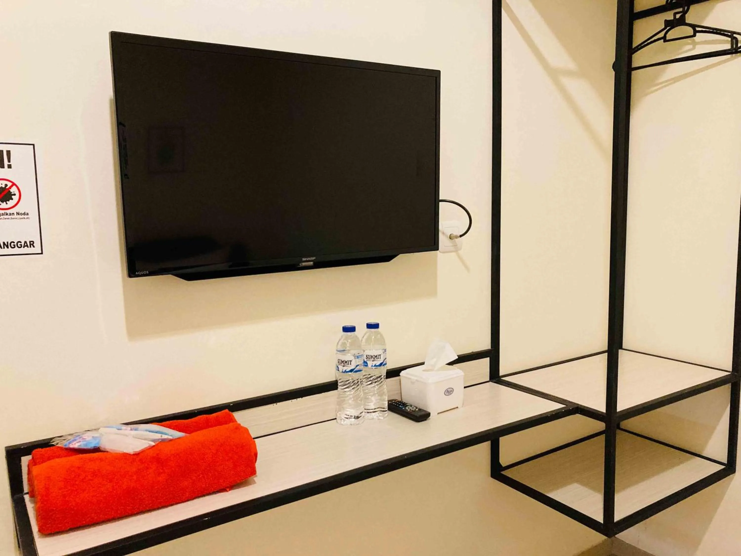 TV and multimedia in Hartono Inn Seturan Mitra RedDoorz