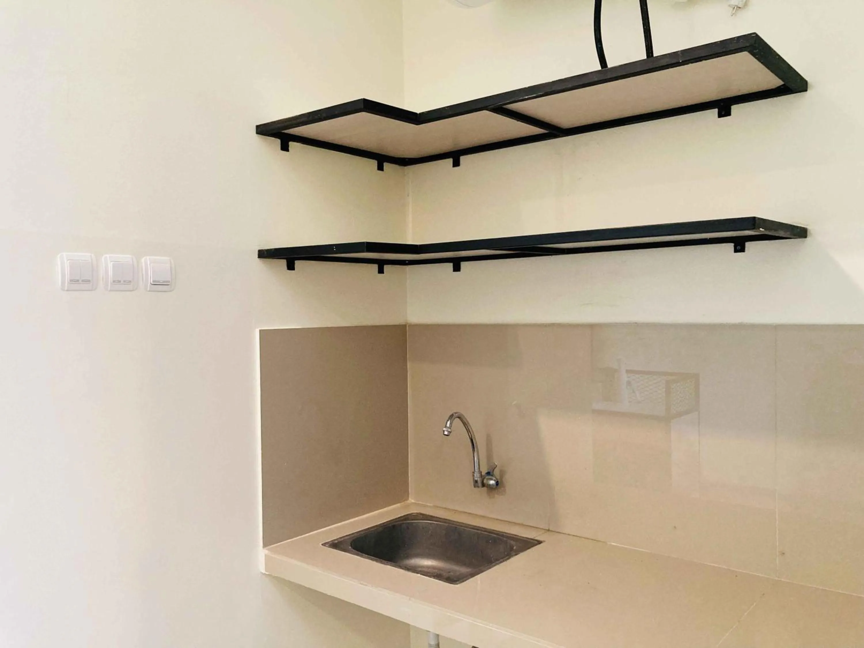 Kitchen or kitchenette in Hartono Inn Seturan Mitra RedDoorz