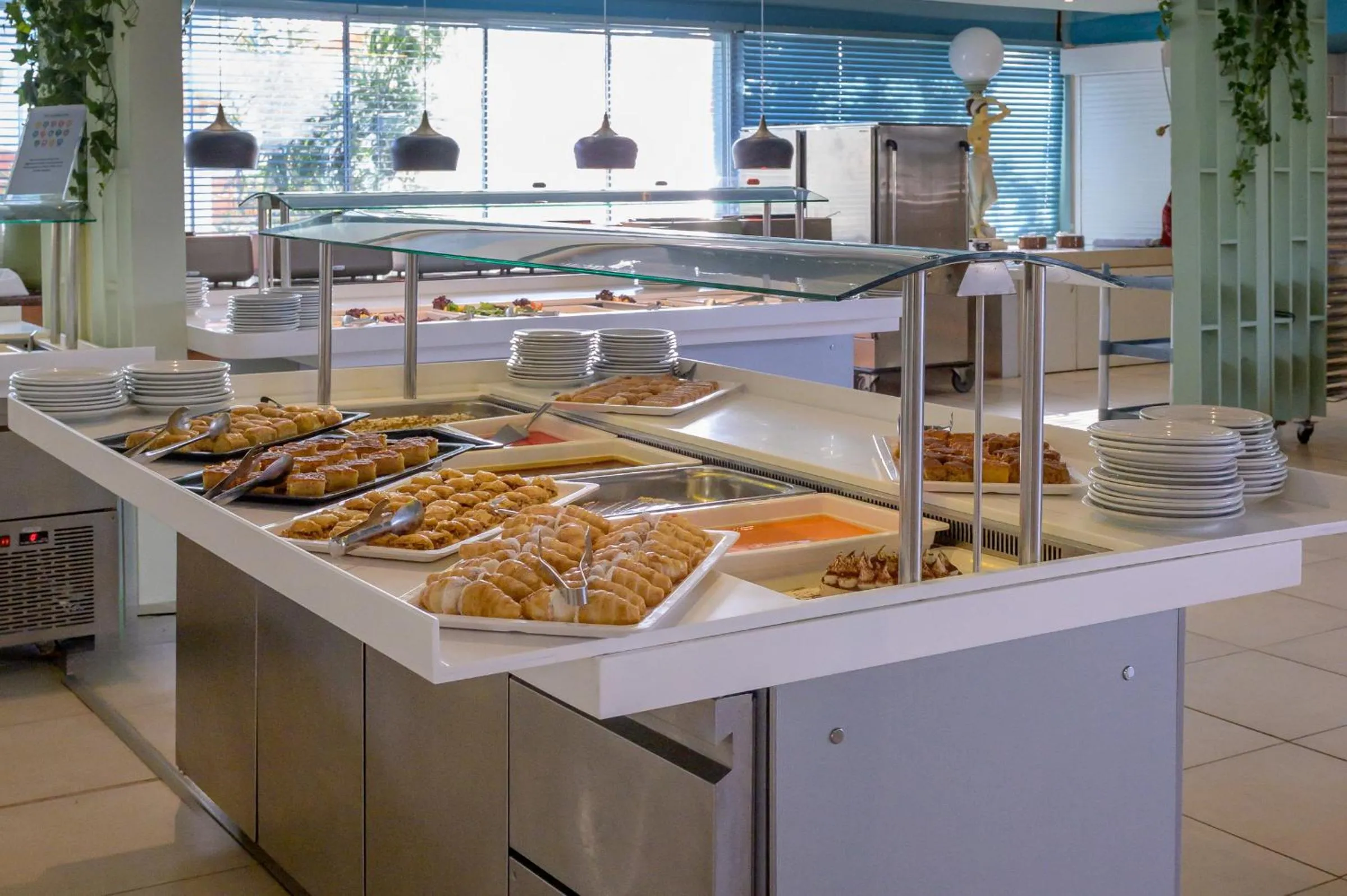 Restaurant/places to eat in SunBay Hotel