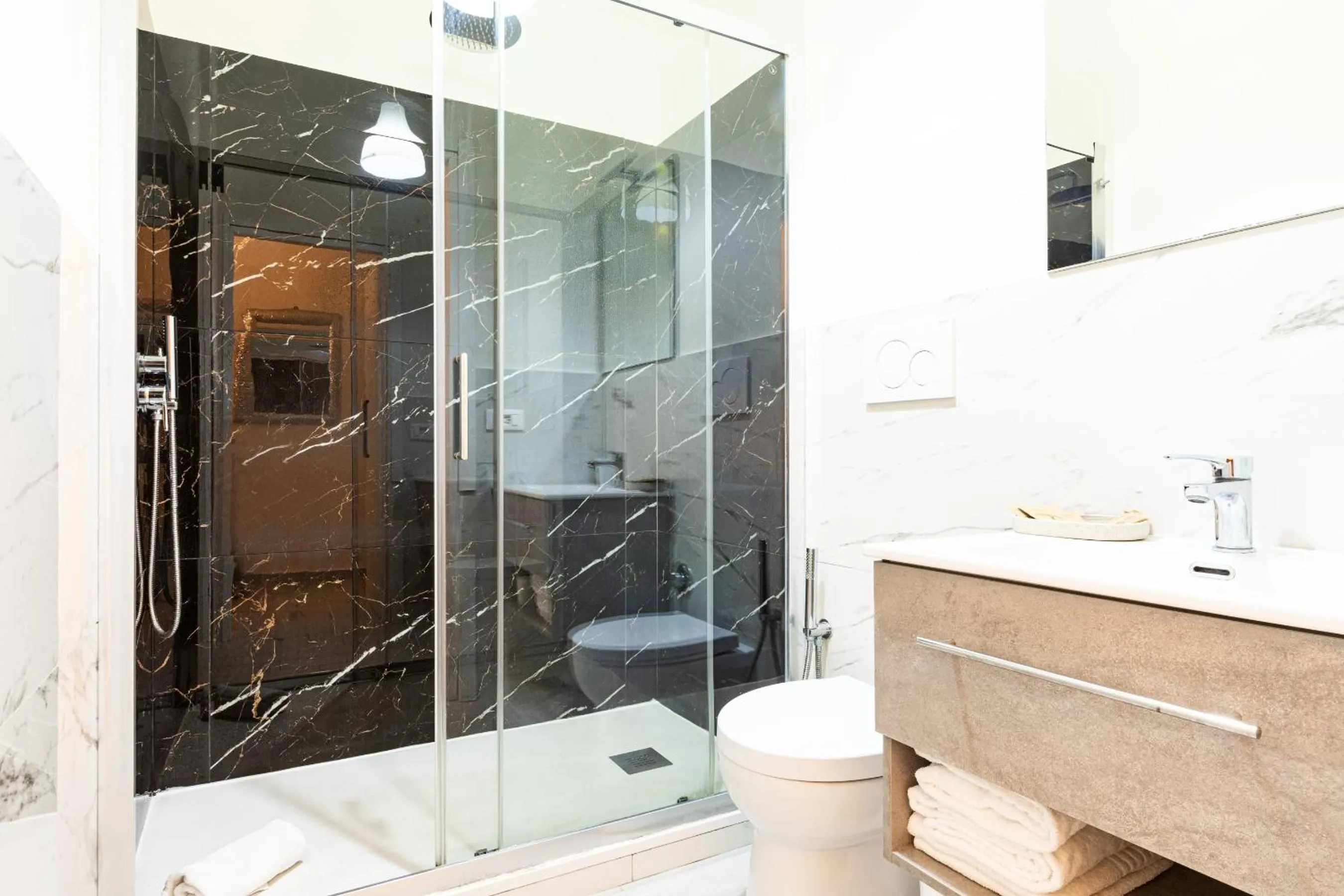 Shower in Trastevere Suites - Top Collection