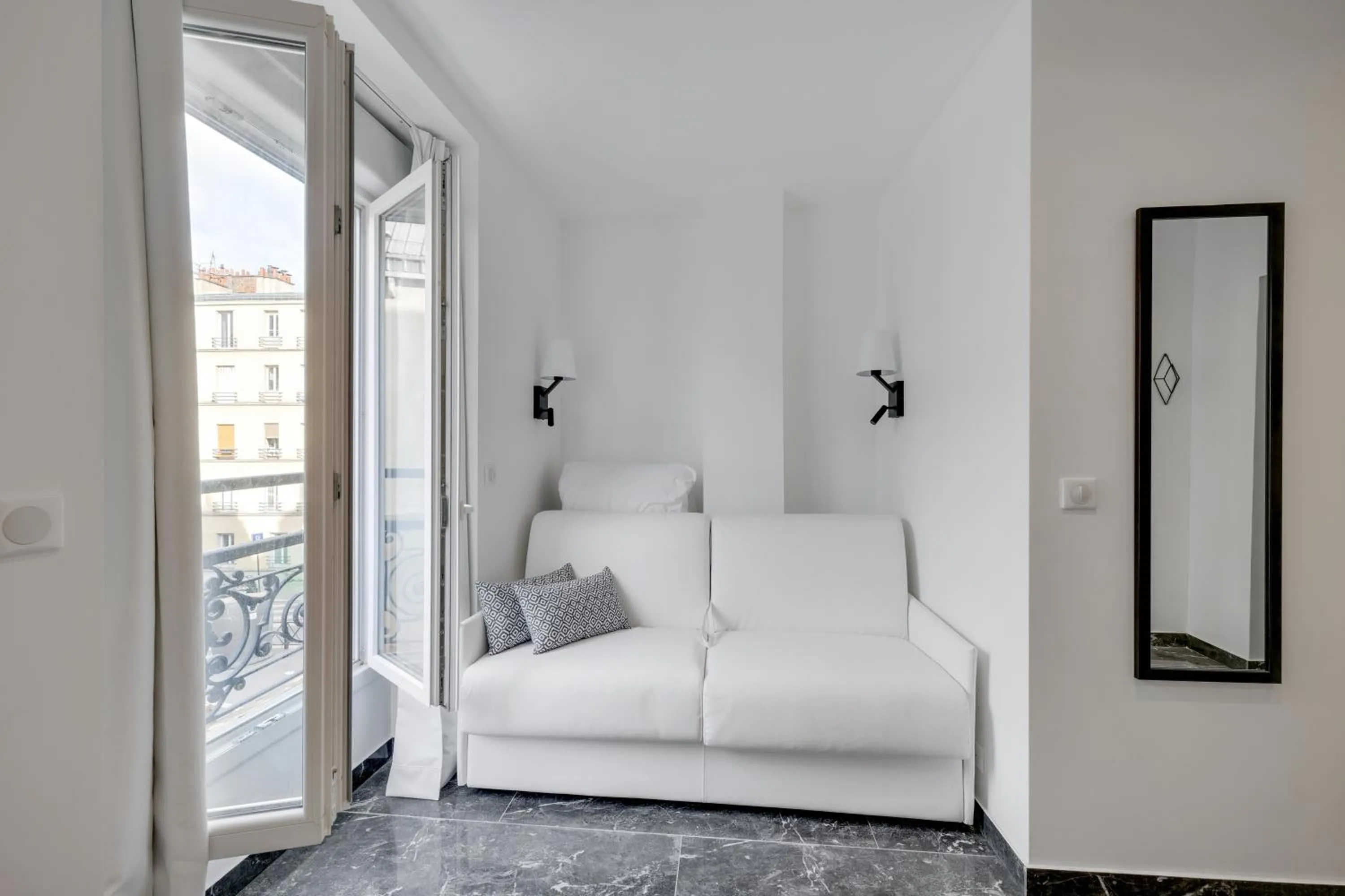 Living room, Bed in Le Bellevue