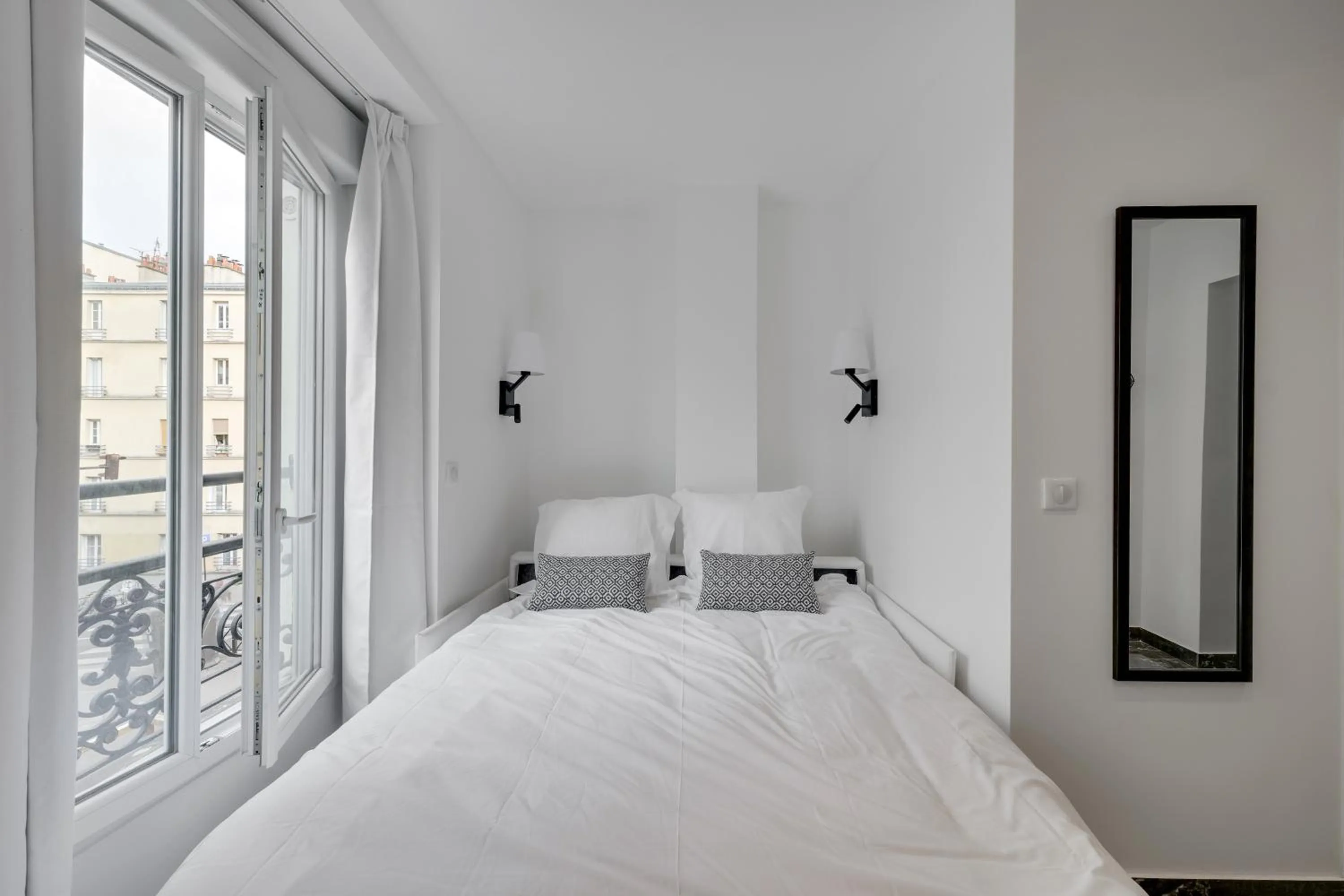 Living room, Bed in Le Bellevue