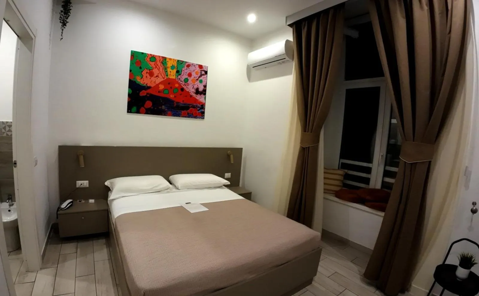 Bedroom, Bed in Napoli Centro Suite e Spa