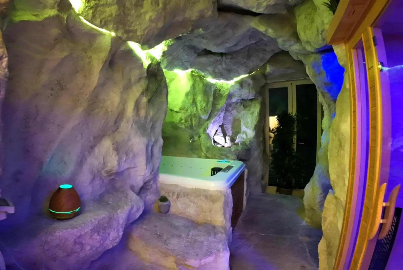 Hot Tub in Napoli Centro Suite e Spa