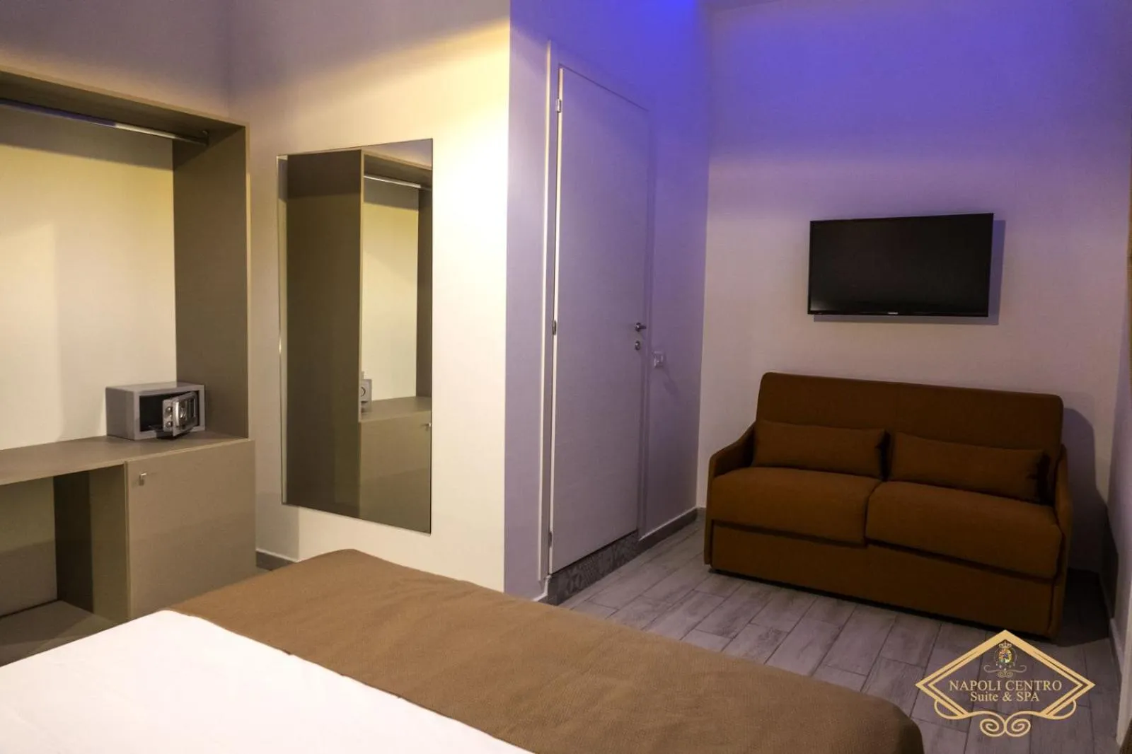 Bedroom, Bed in Napoli Centro Suite e Spa