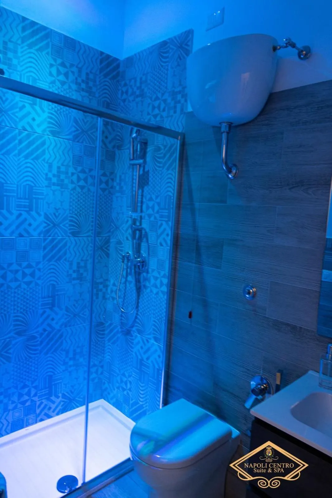 Shower in Napoli Centro Suite e Spa