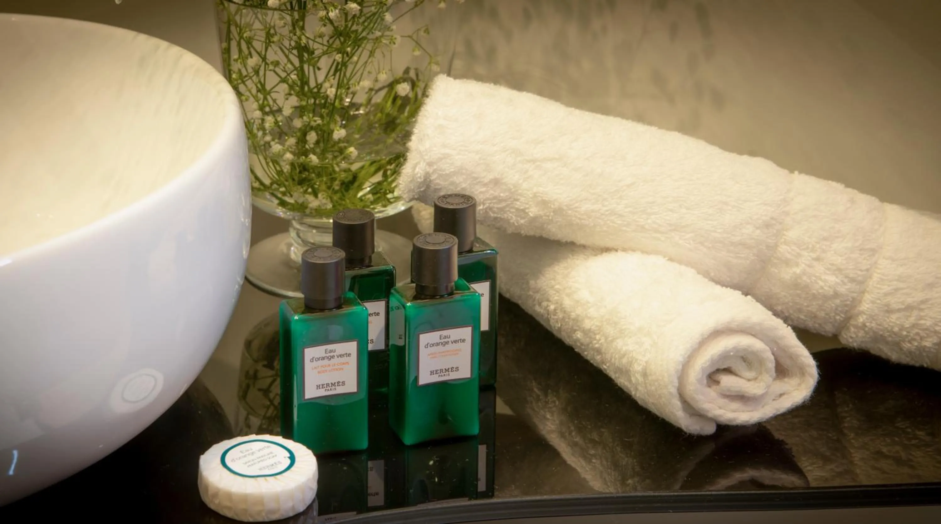 Bathroom in 3 Hills Boutique - The Ranch Experience