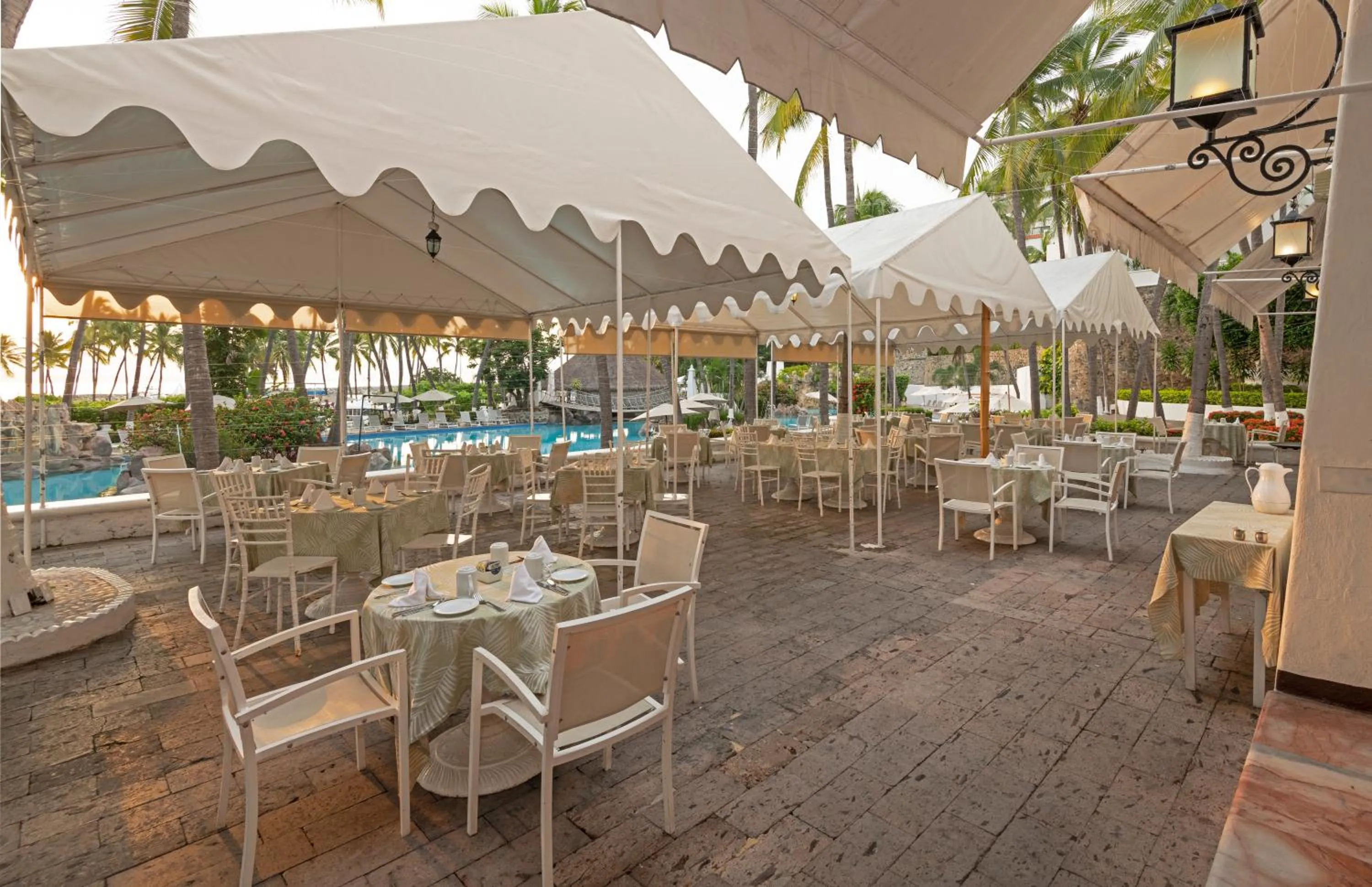 Restaurant/places to eat in Las Hadas by Brisas