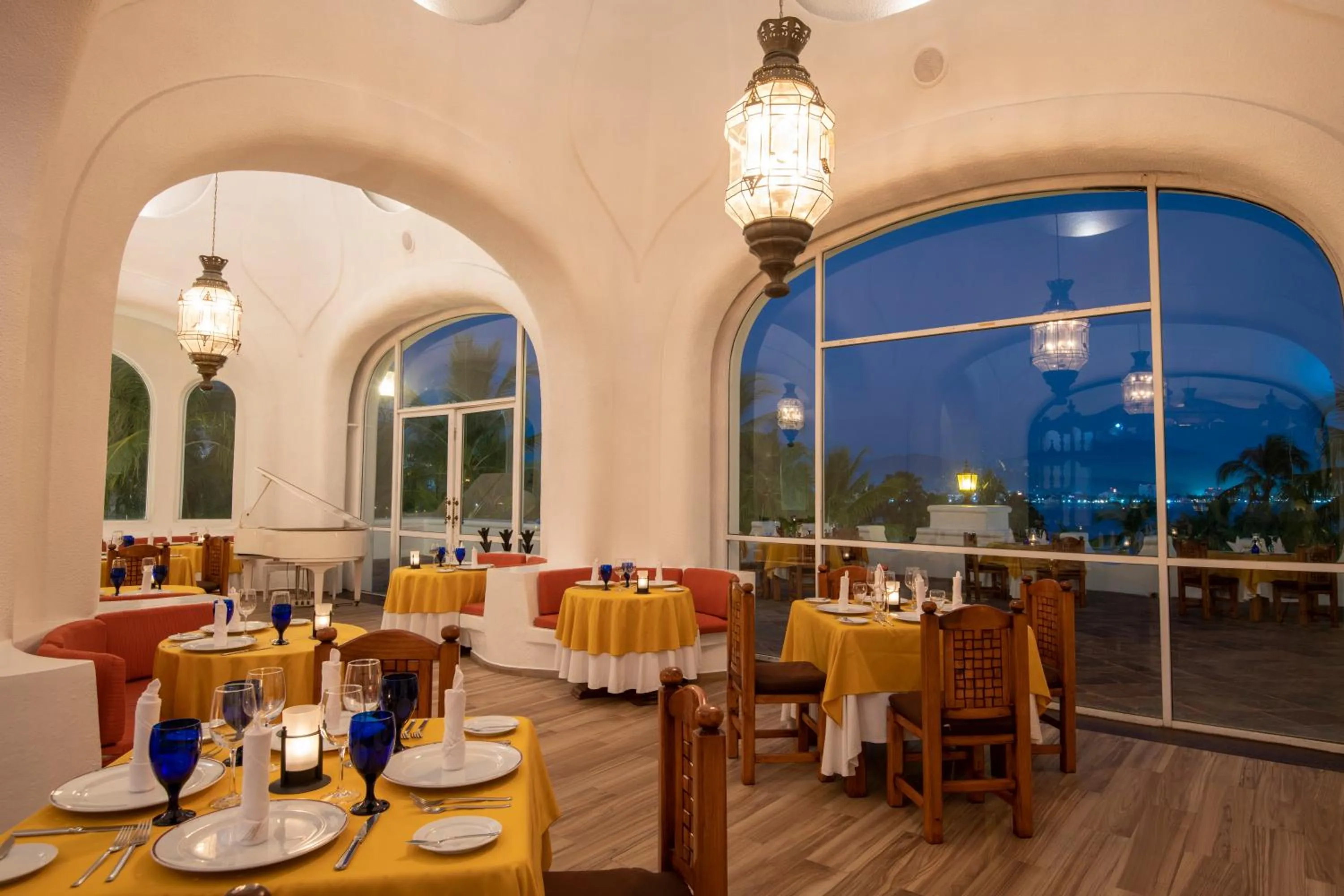 Restaurant/places to eat in Las Hadas by Brisas