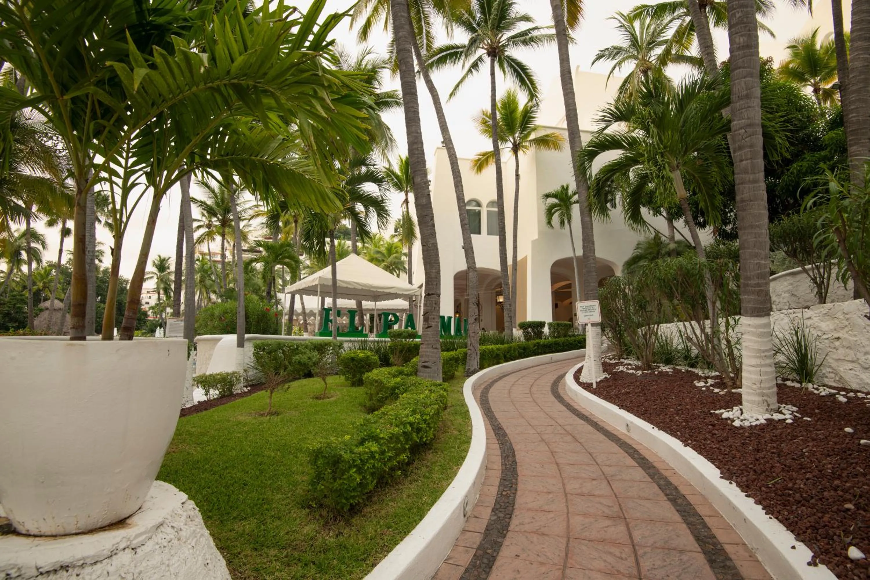 Restaurant/places to eat in Las Hadas by Brisas