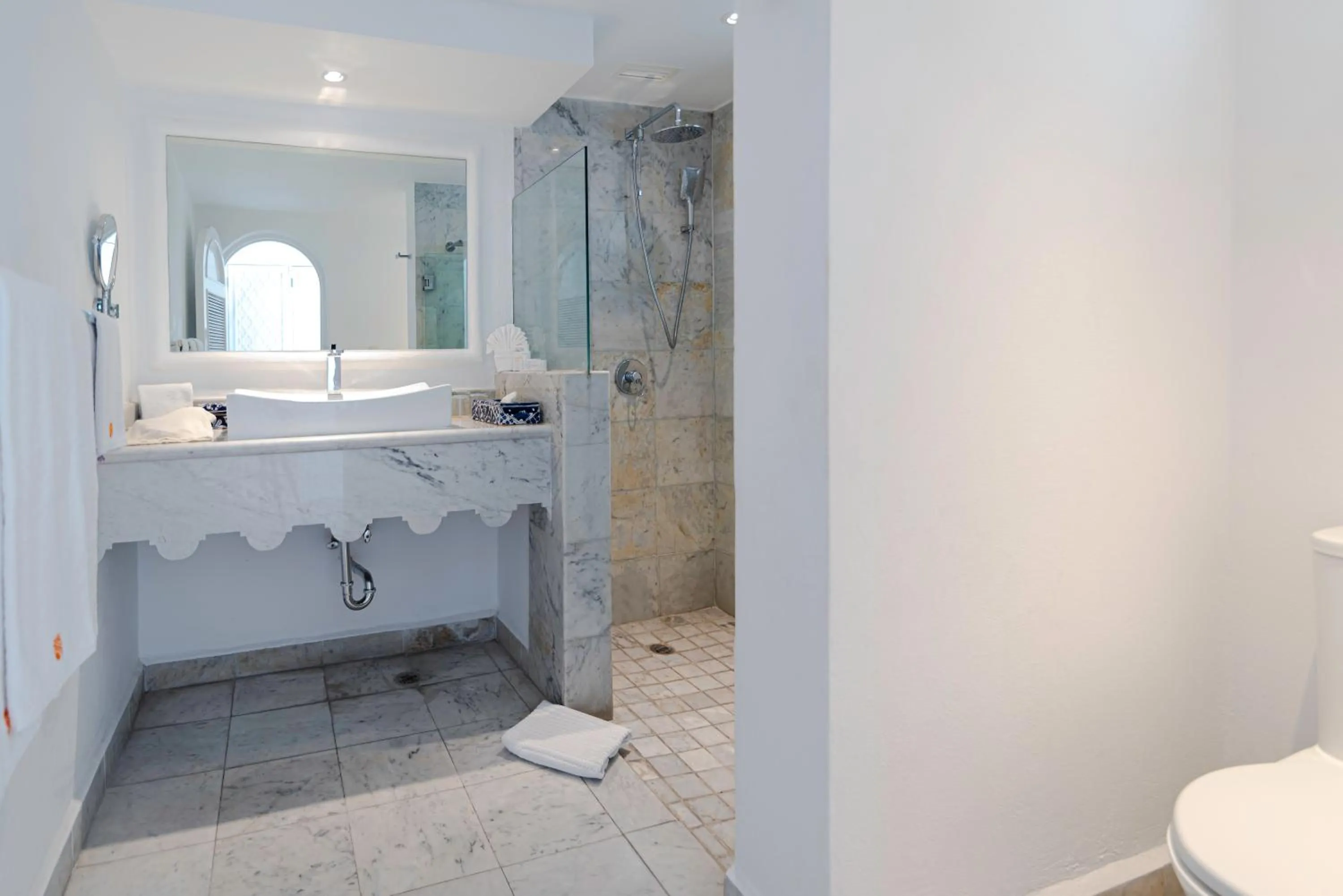 Bathroom in Las Hadas by Brisas