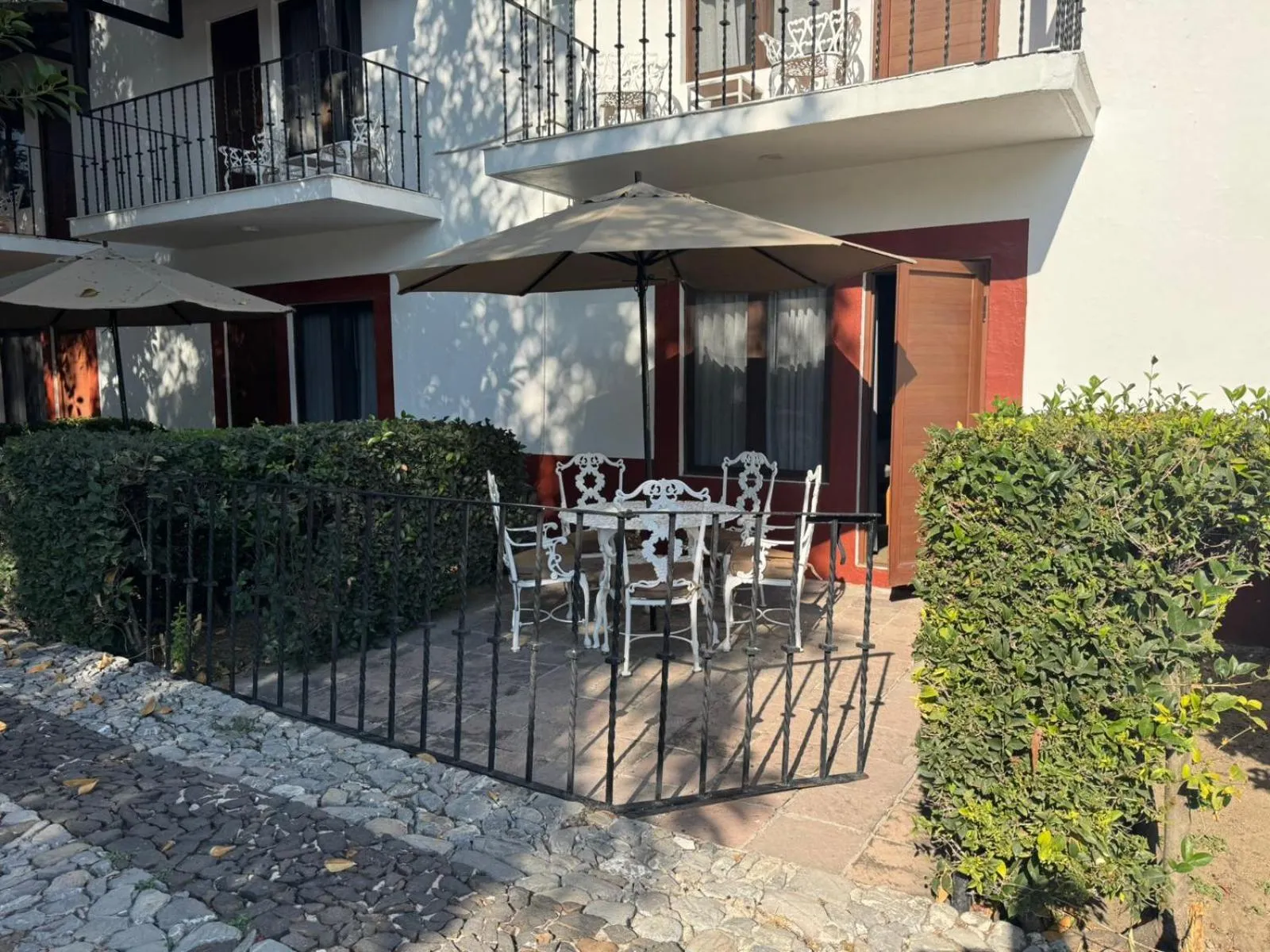 Balcony/Terrace in Hacienda Jurica by Brisas
