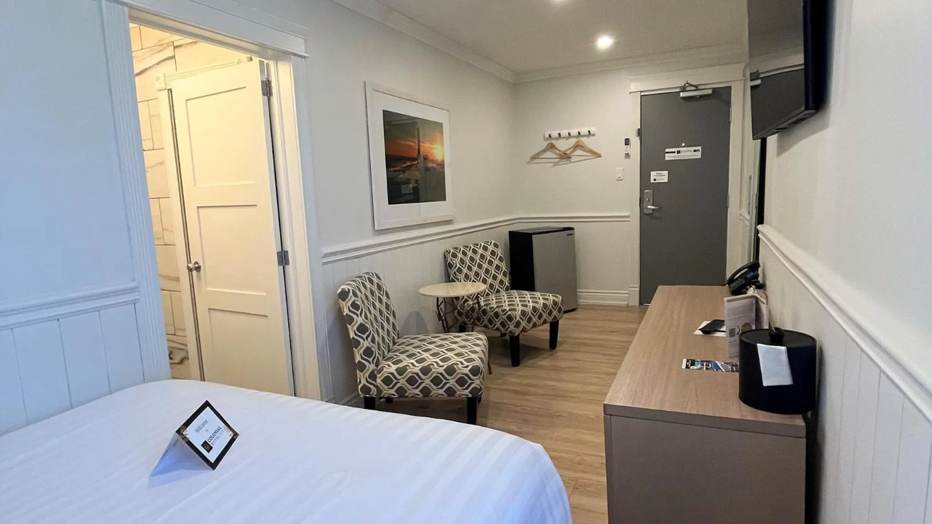 Bed in Colonial Hotel & Suites