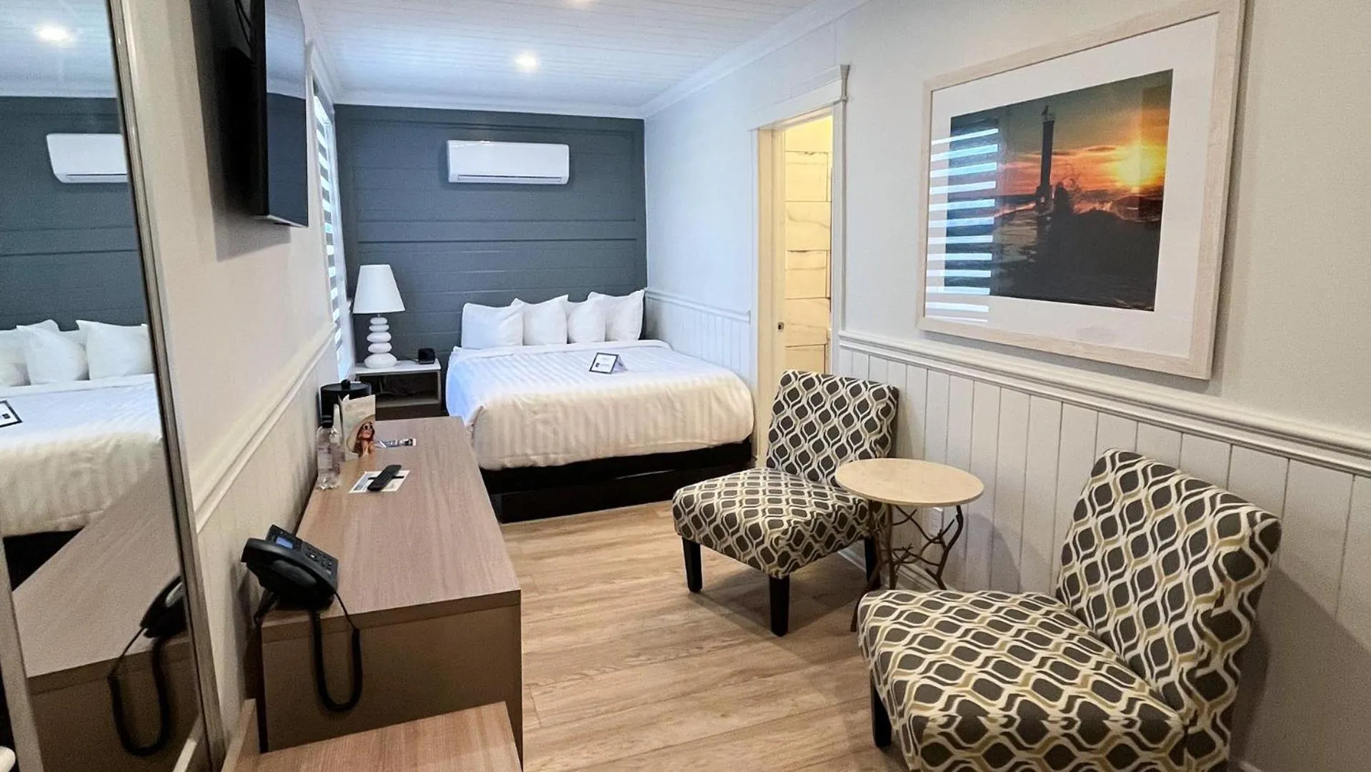 Bed in Colonial Hotel & Suites