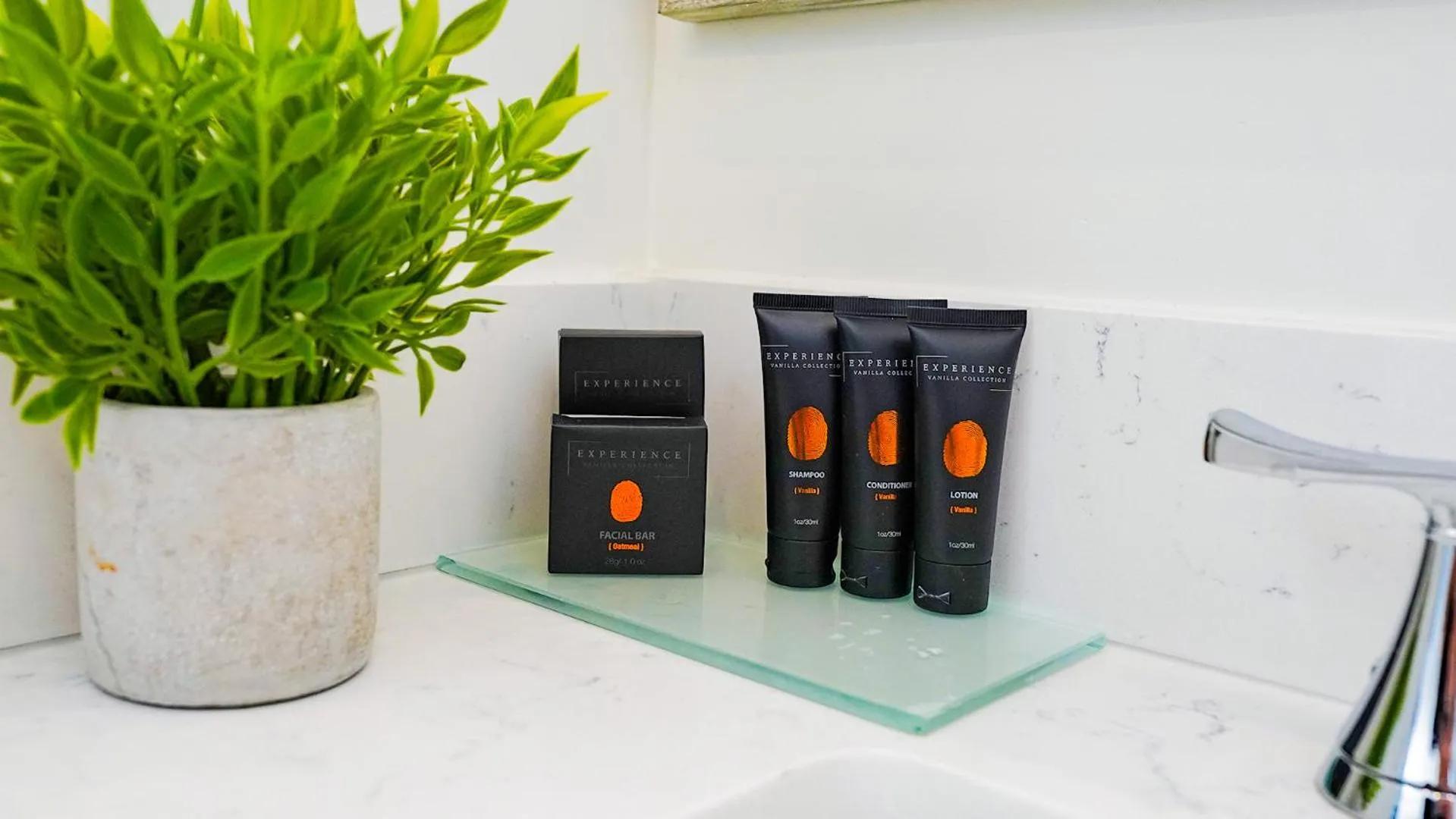 Colonial Hotel & Suites