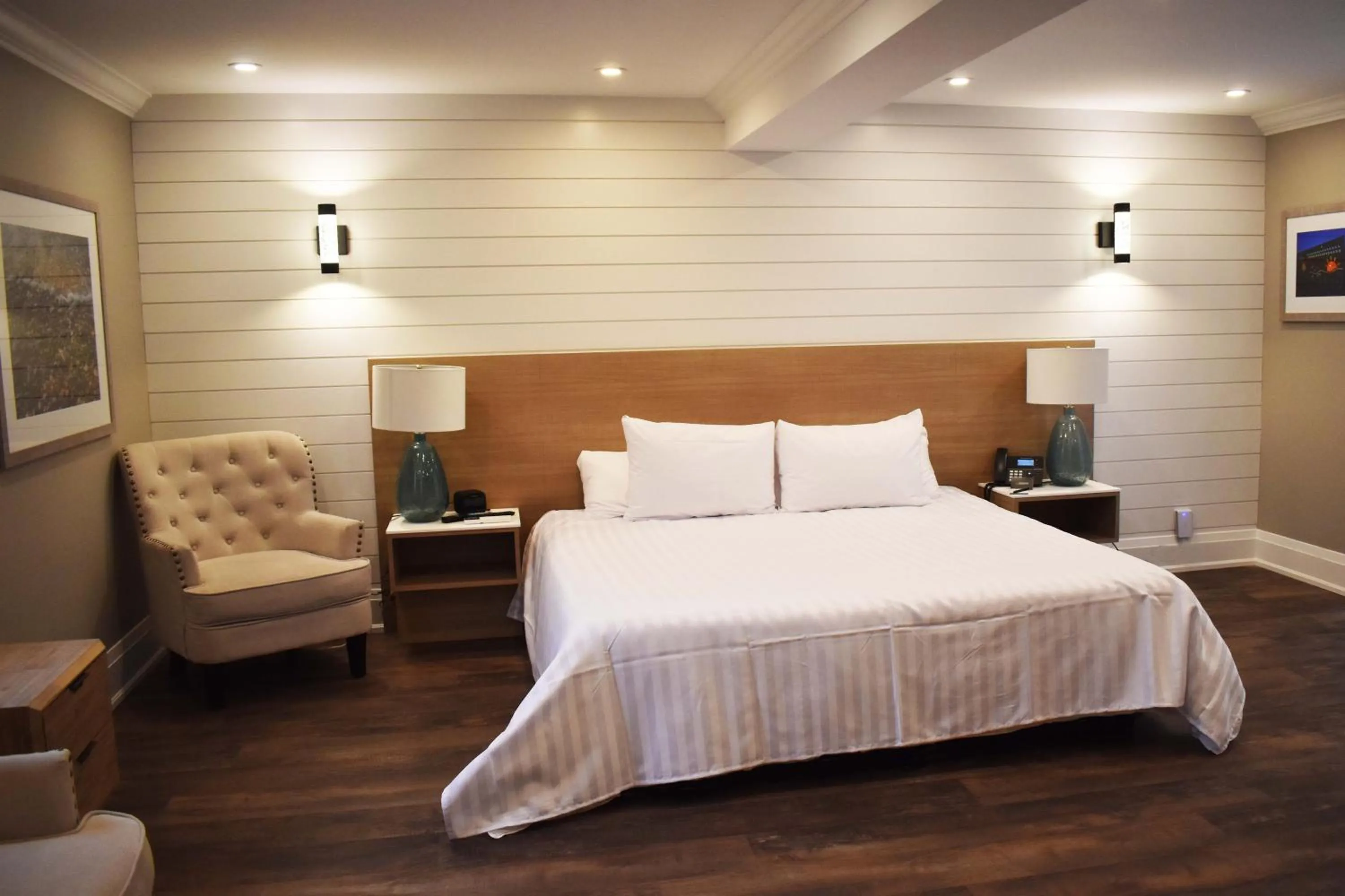 Bed in Colonial Hotel & Suites