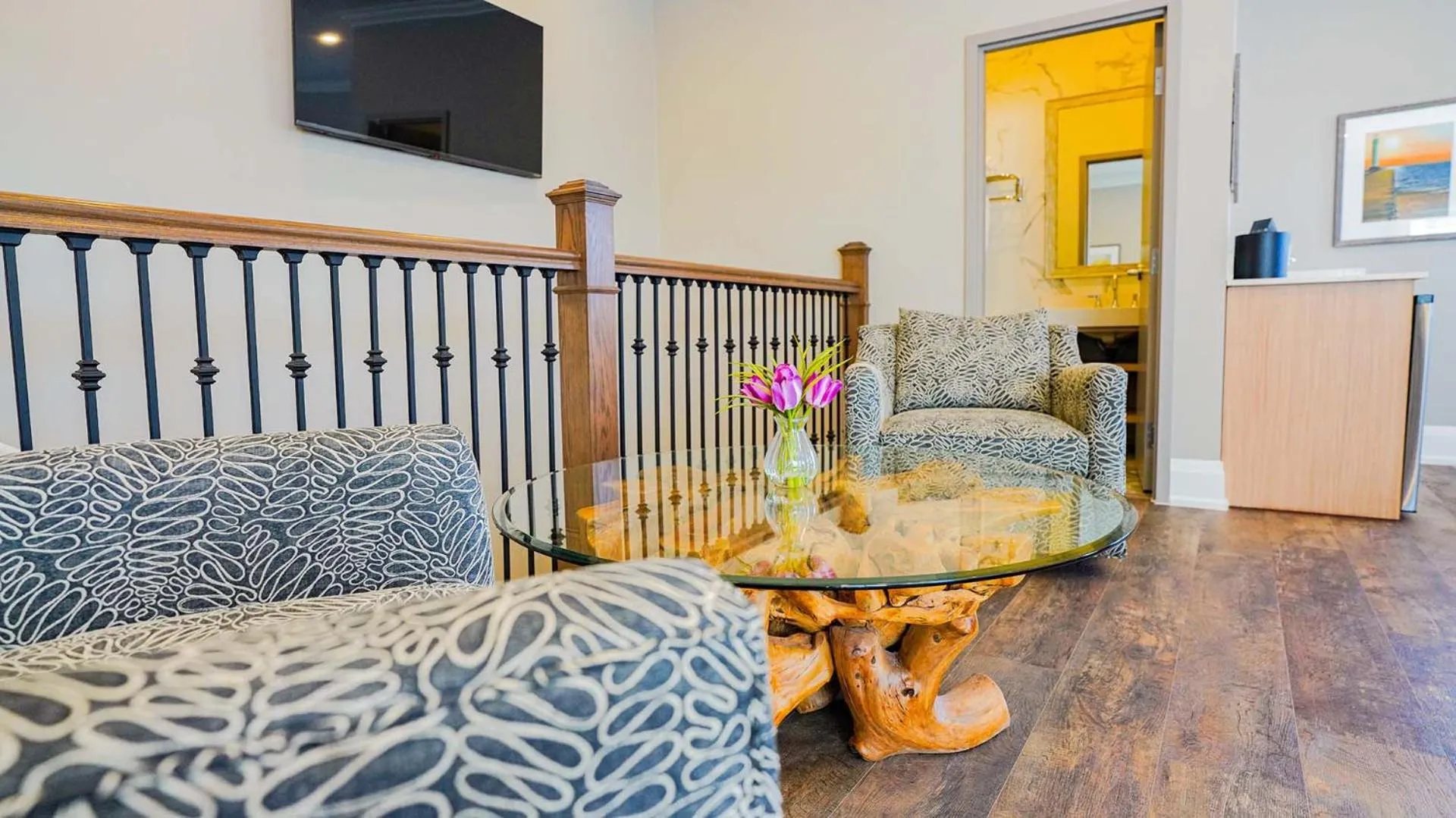 Colonial Hotel & Suites