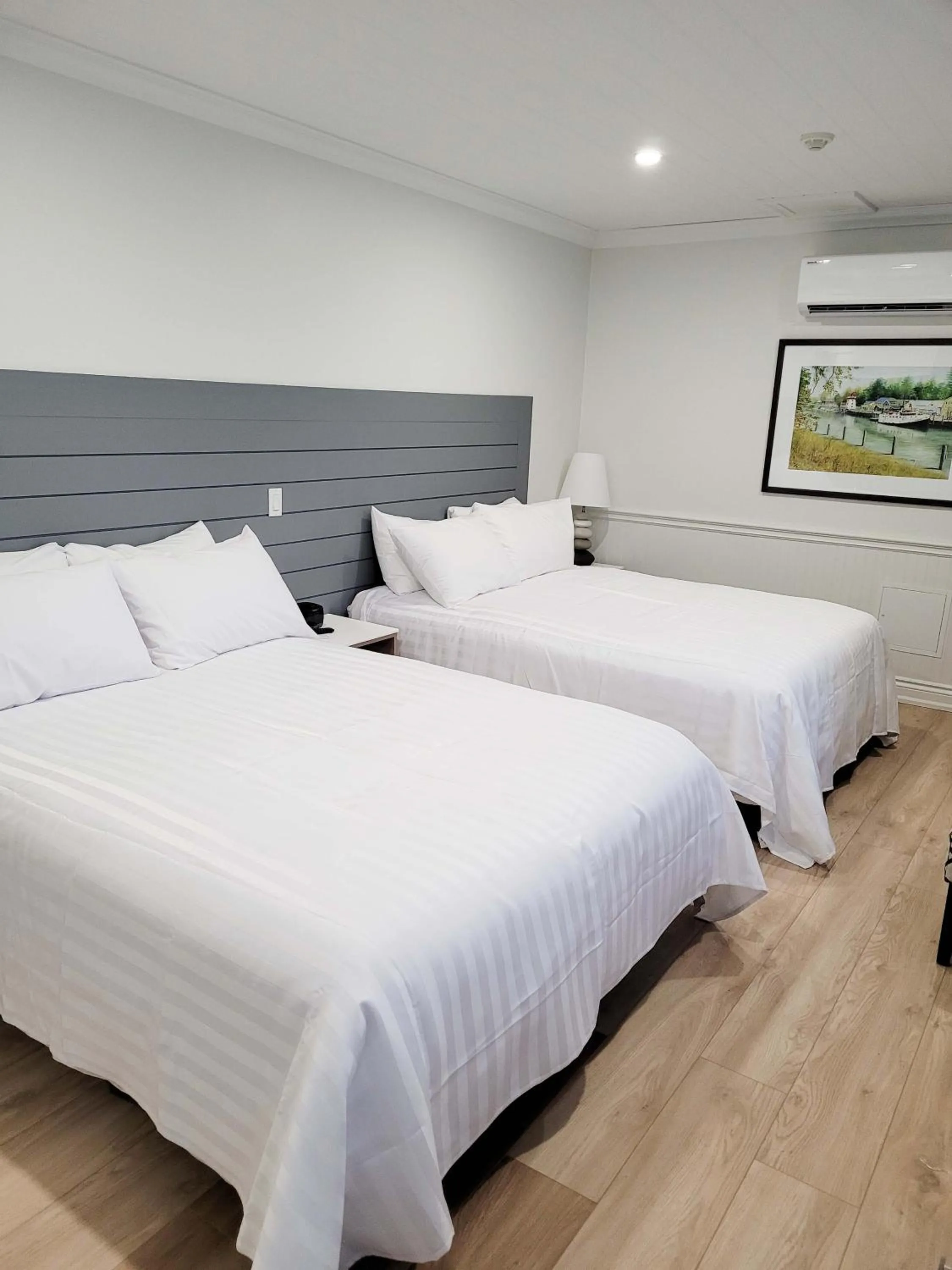 Bed in Colonial Hotel & Suites