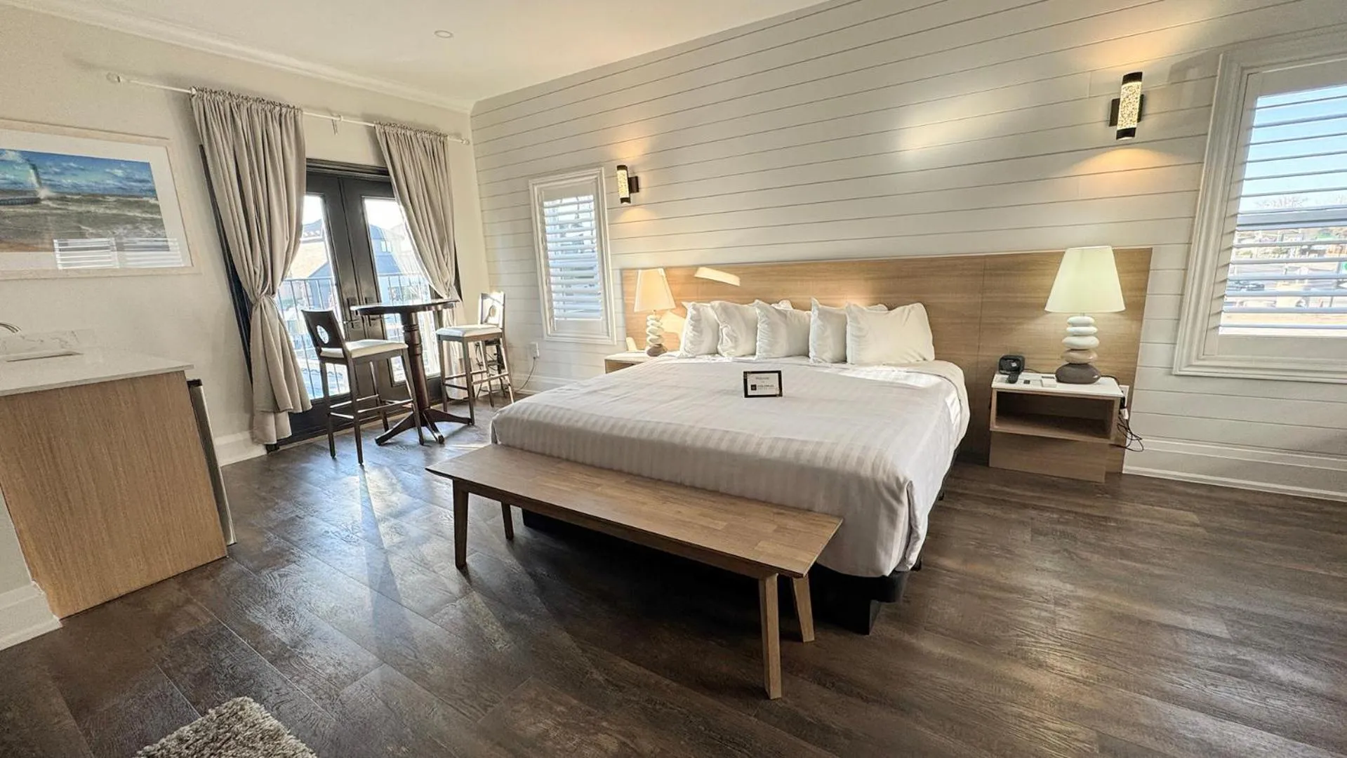 Bed in Colonial Hotel & Suites