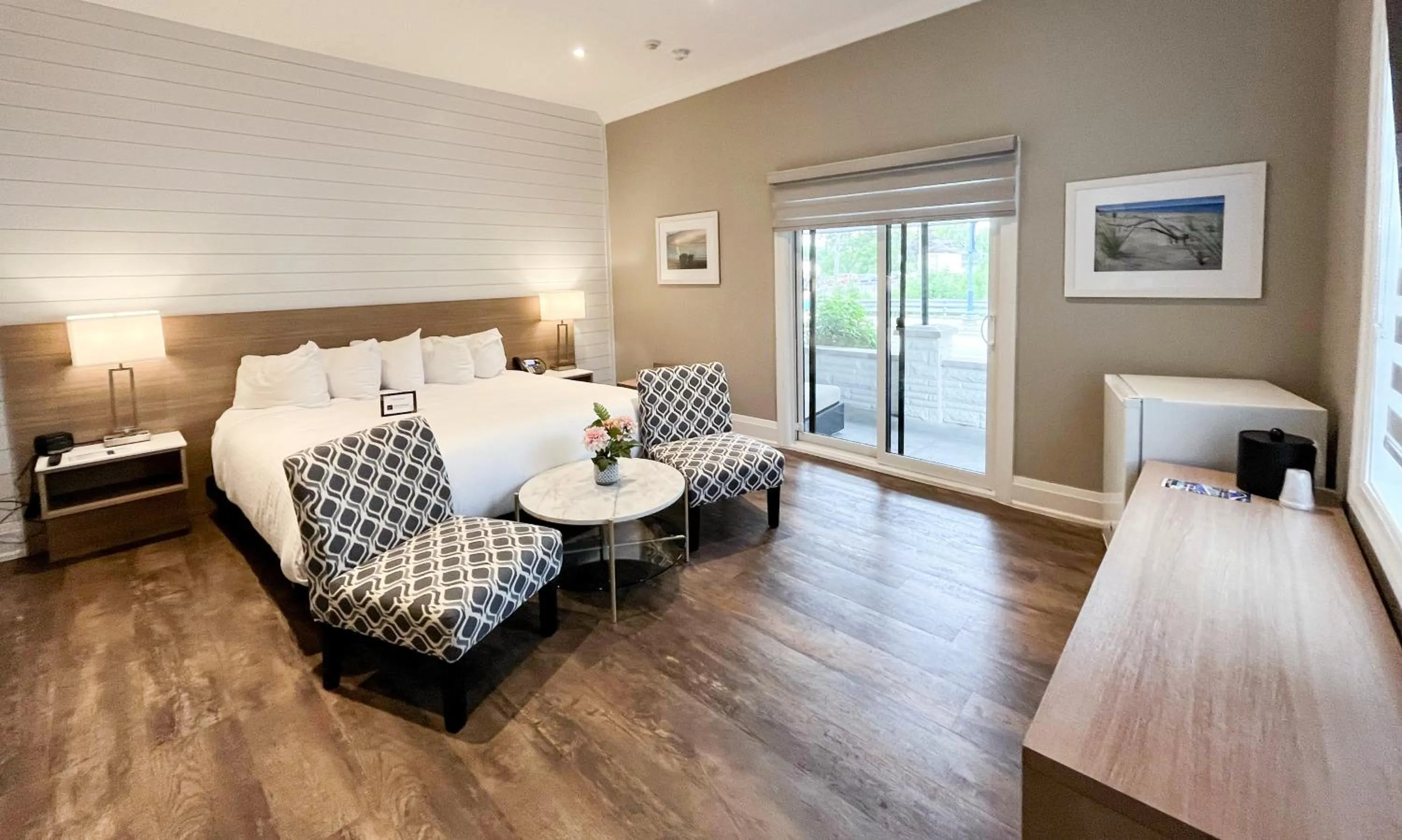 Bed in Colonial Hotel & Suites