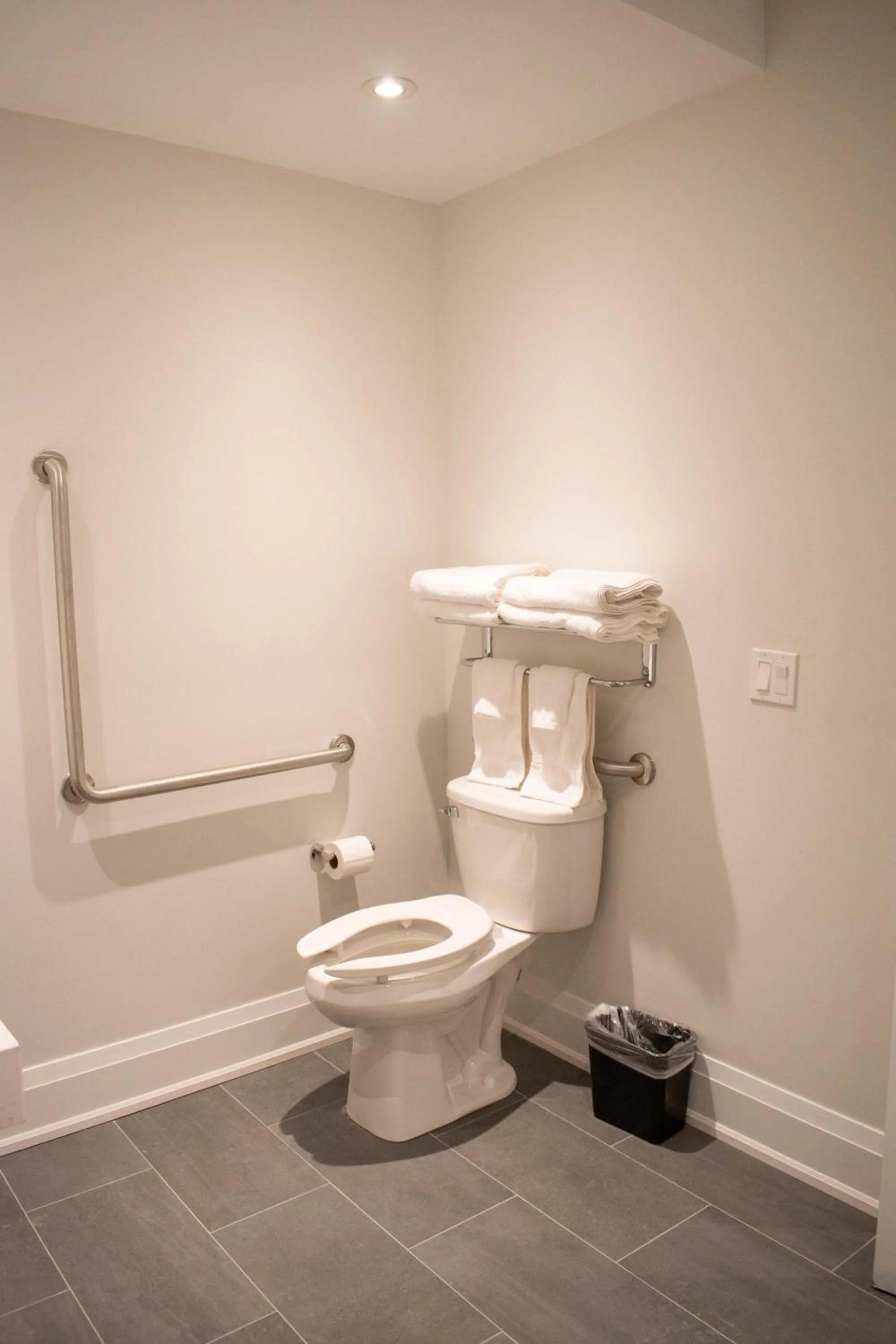 Colonial Hotel & Suites