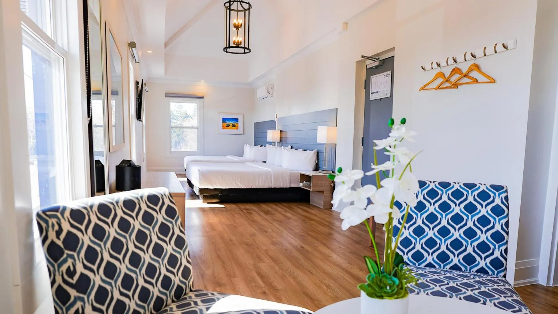 Bed in Colonial Hotel & Suites