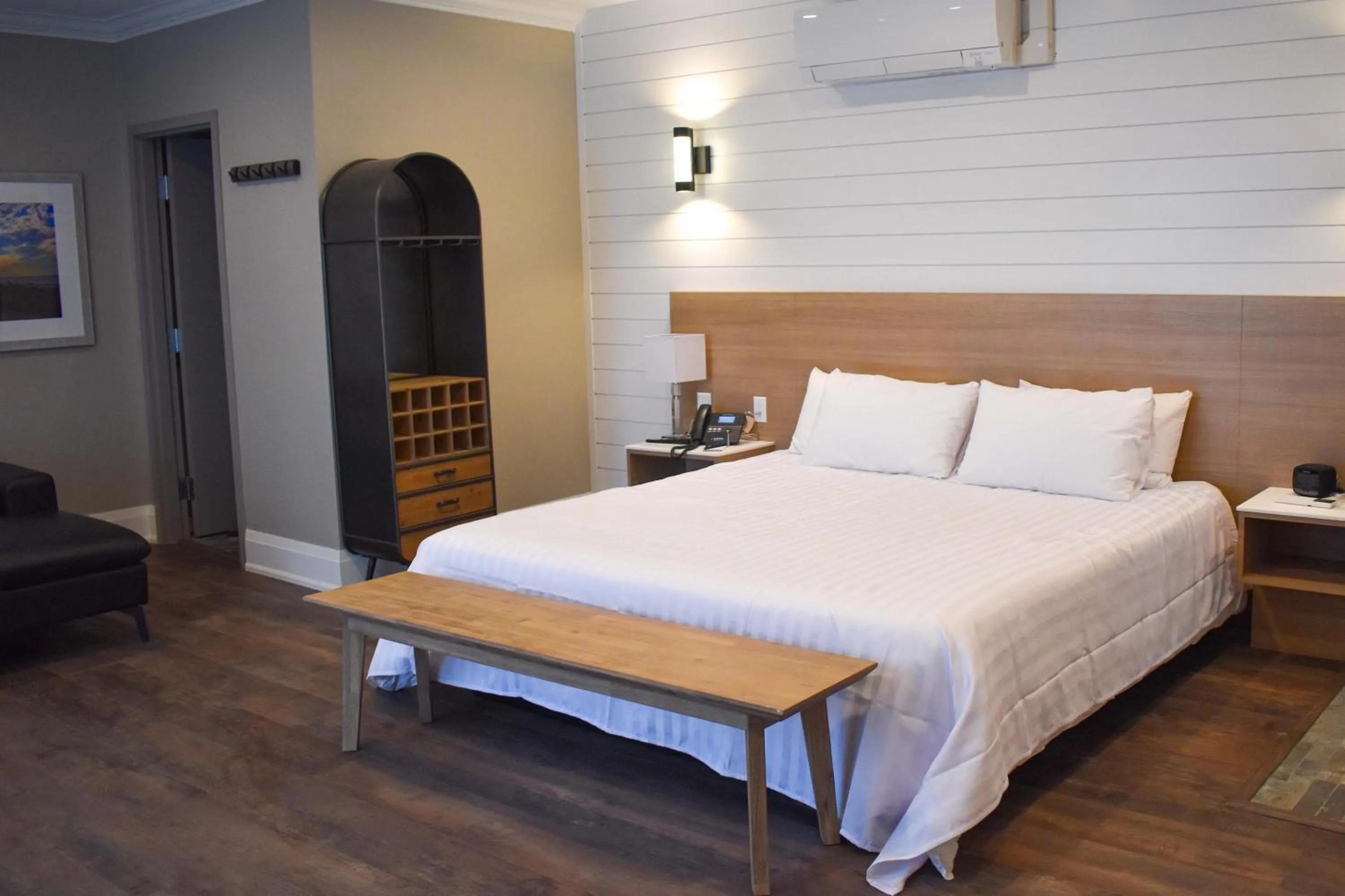 Bed in Colonial Hotel & Suites