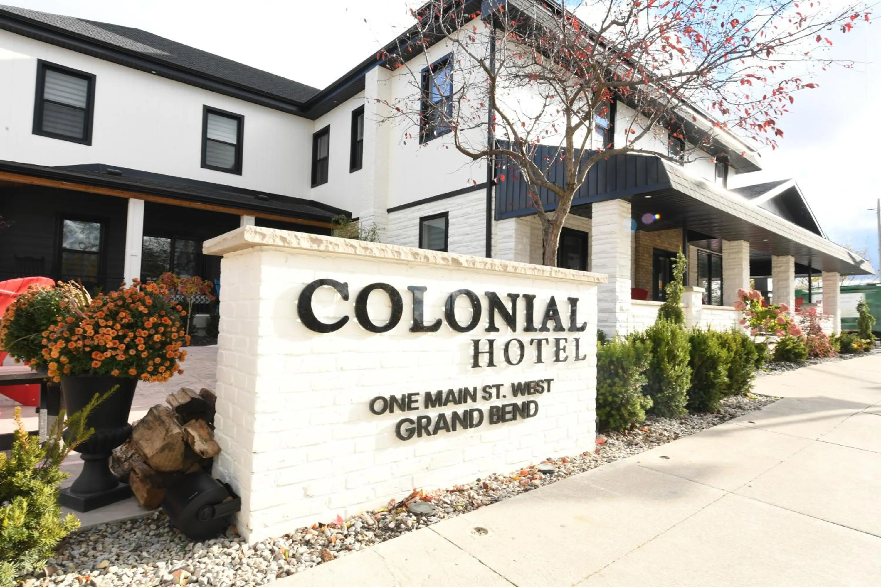 Property building in Colonial Hotel & Suites