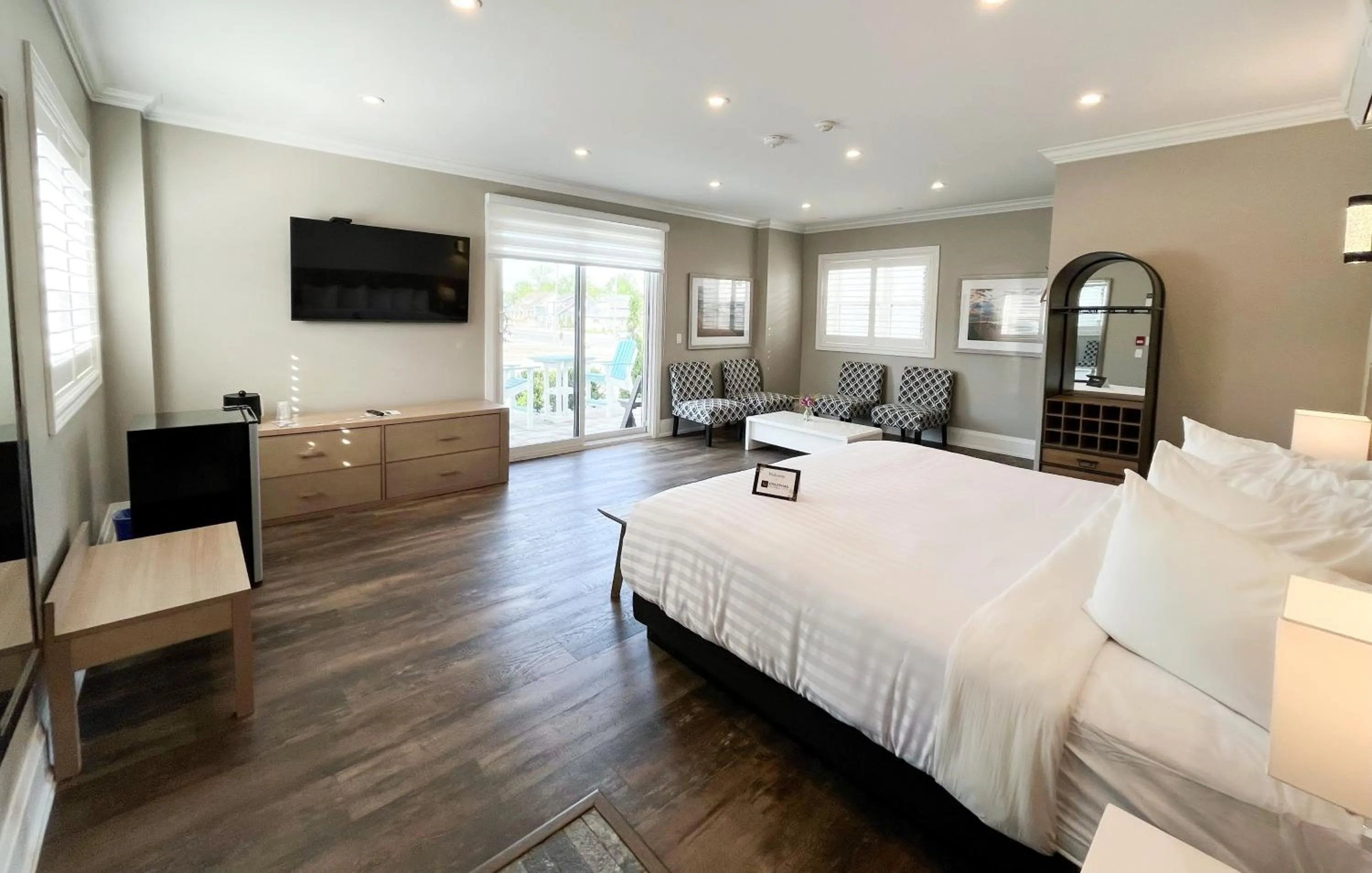 Bed in Colonial Hotel & Suites