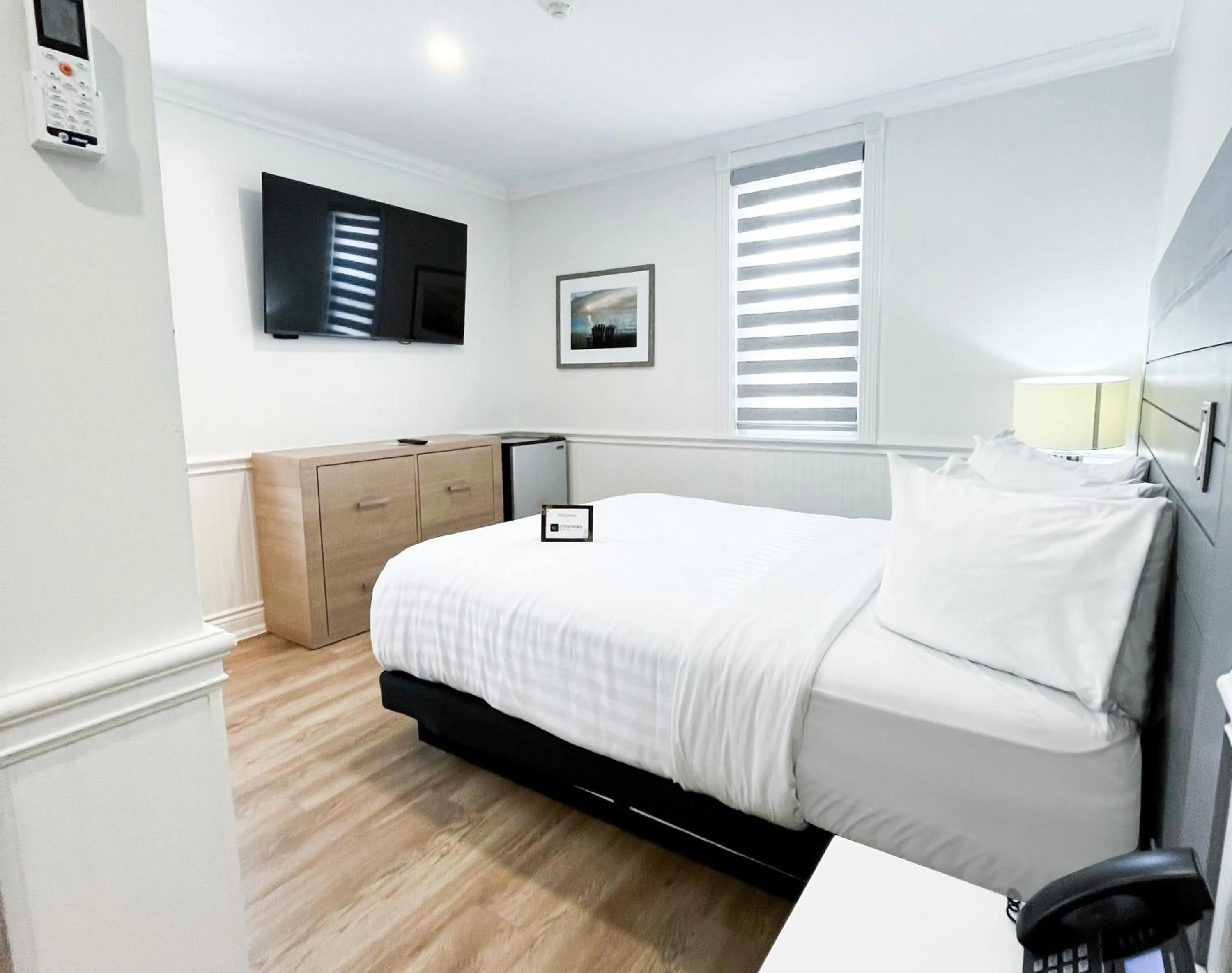 Bed in Colonial Hotel & Suites