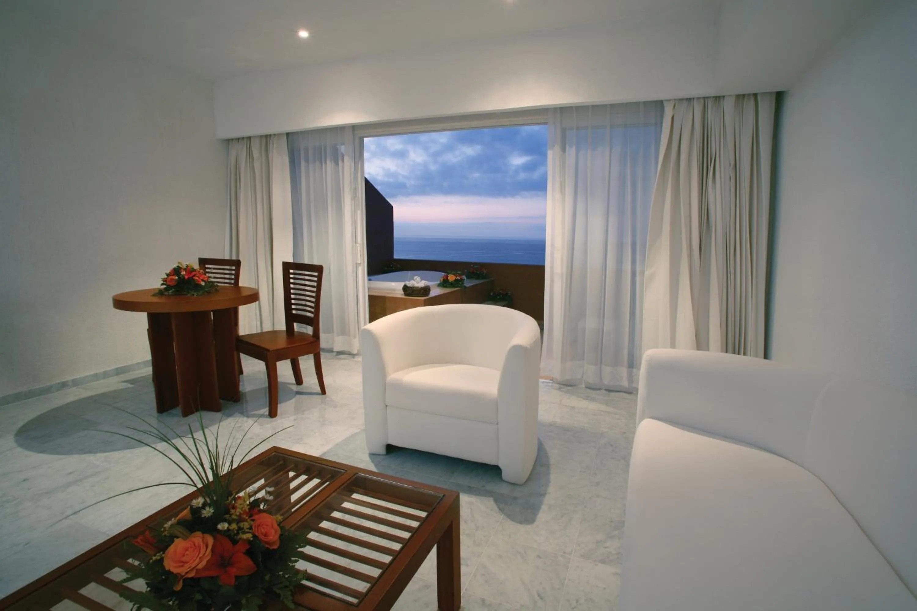 Photo of the whole room in Las Brisas Huatulco-All Inclusive