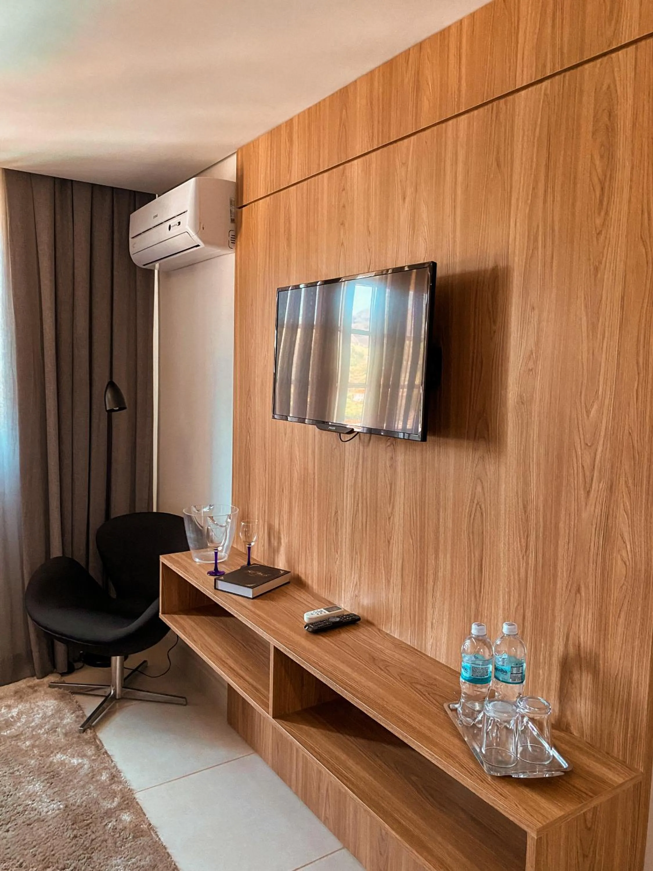 TV and multimedia in Apart-hotel Granja Brasil Itaipava