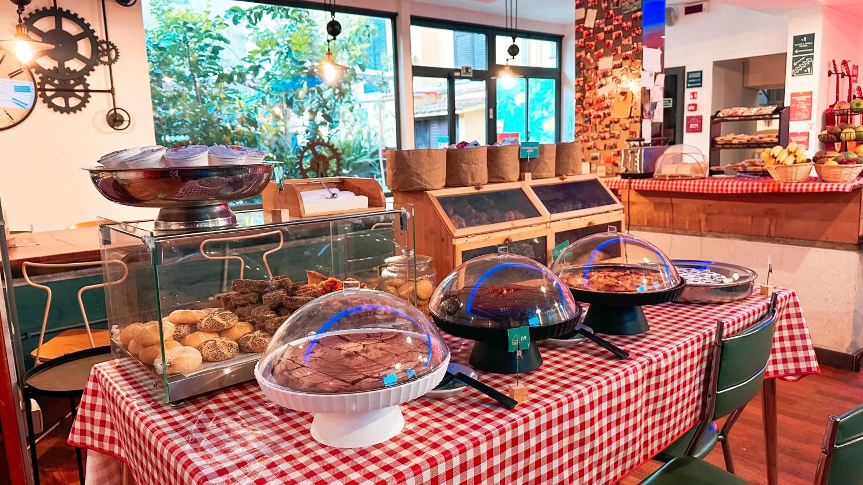 Food in Ostello Bello Roma Colosseo