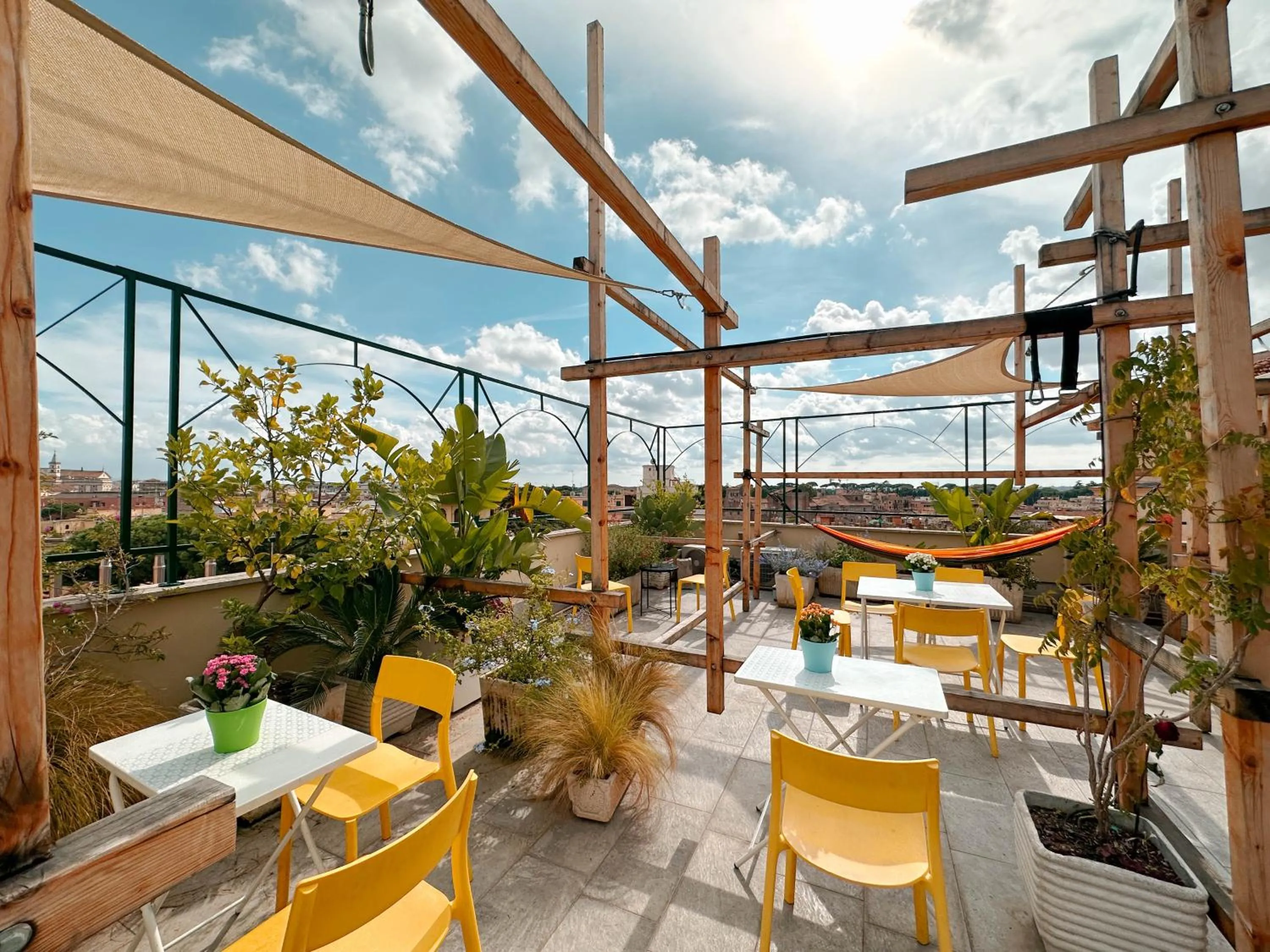 Patio in Ostello Bello Roma Colosseo