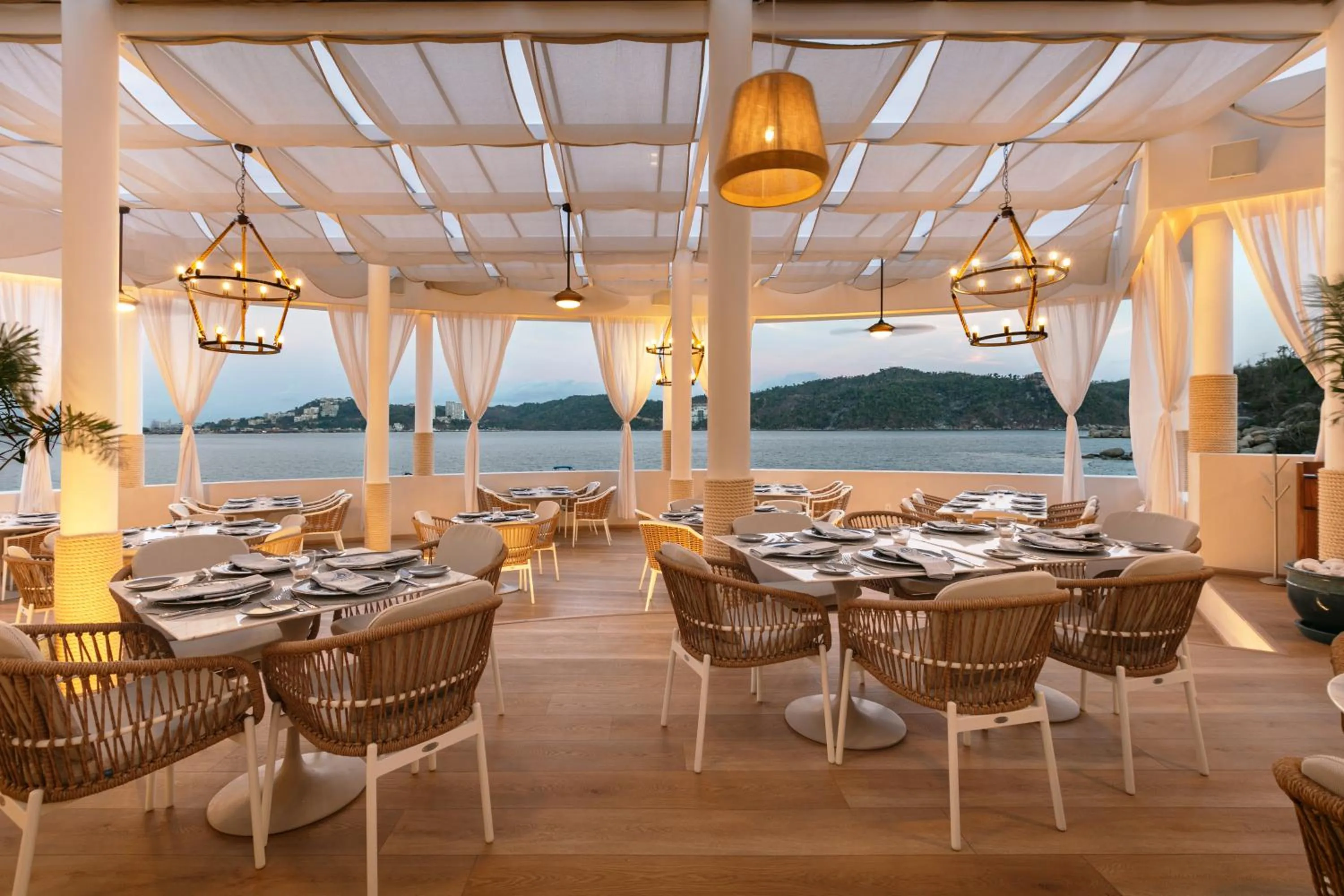 Restaurant/places to eat in Camino Real Acapulco Diamante